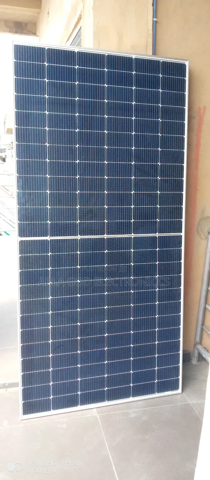 550w Halfcut Bifacial Momo Perc 144cell High Efficiency.