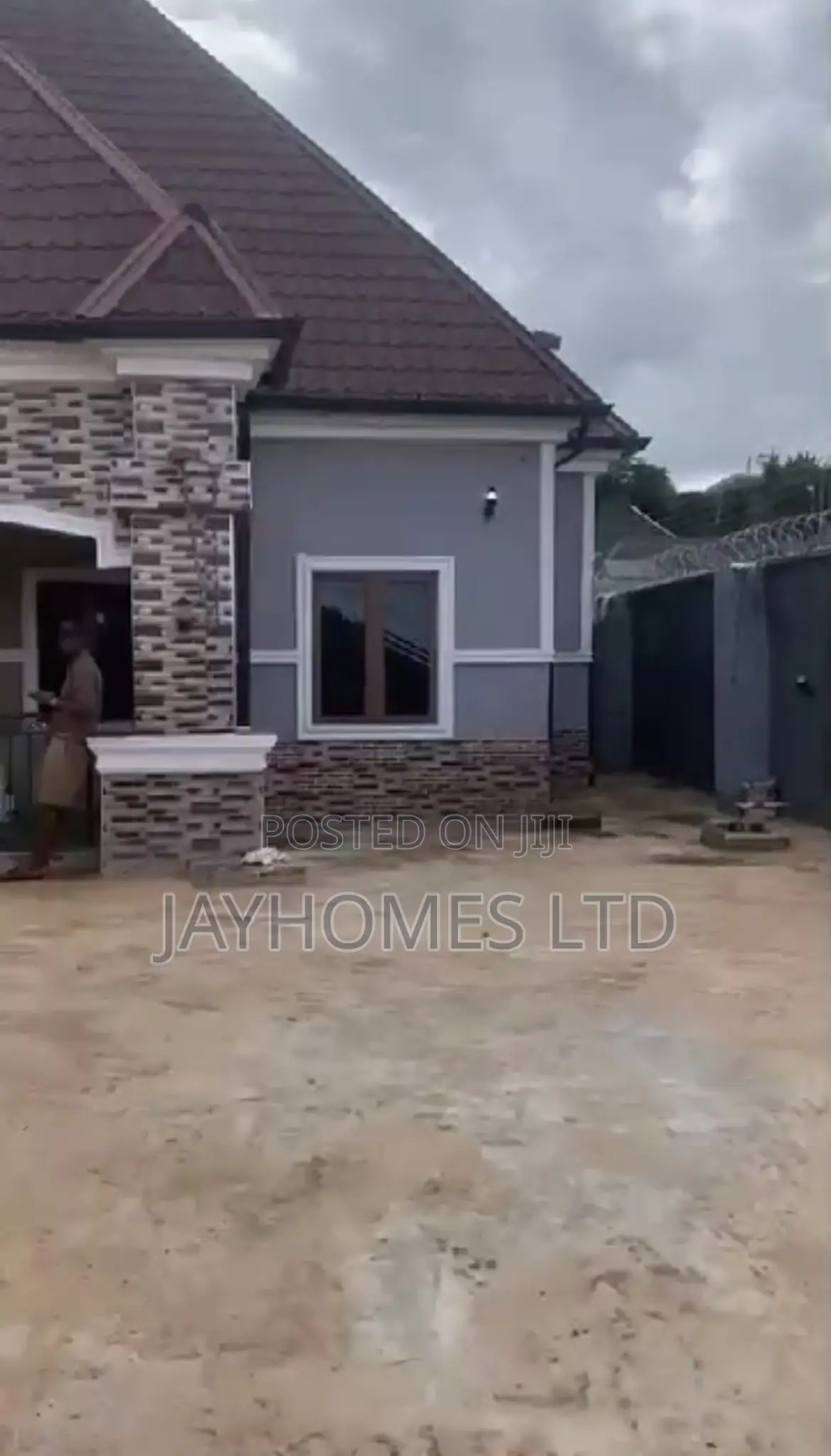 3bdrm Bungalow in Back Of Midwifery, Oshimili South for sale