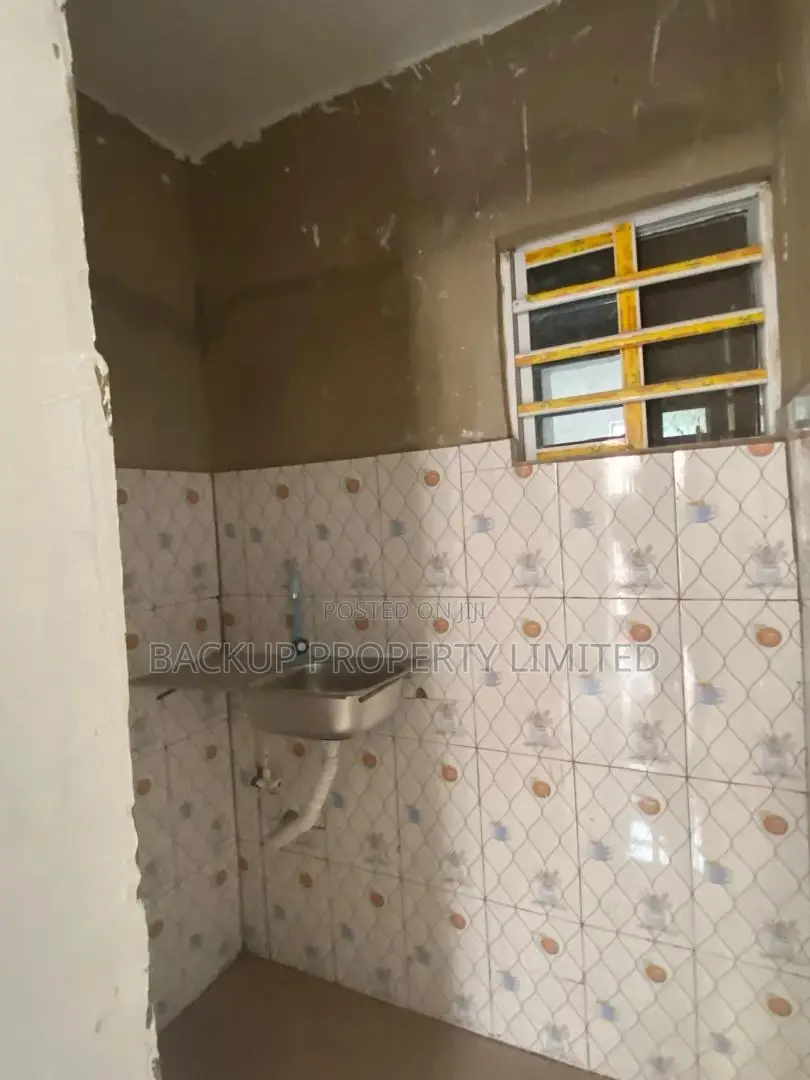 Studio Apartment in Bajuliaye, Shomolu / Shomolu for sale