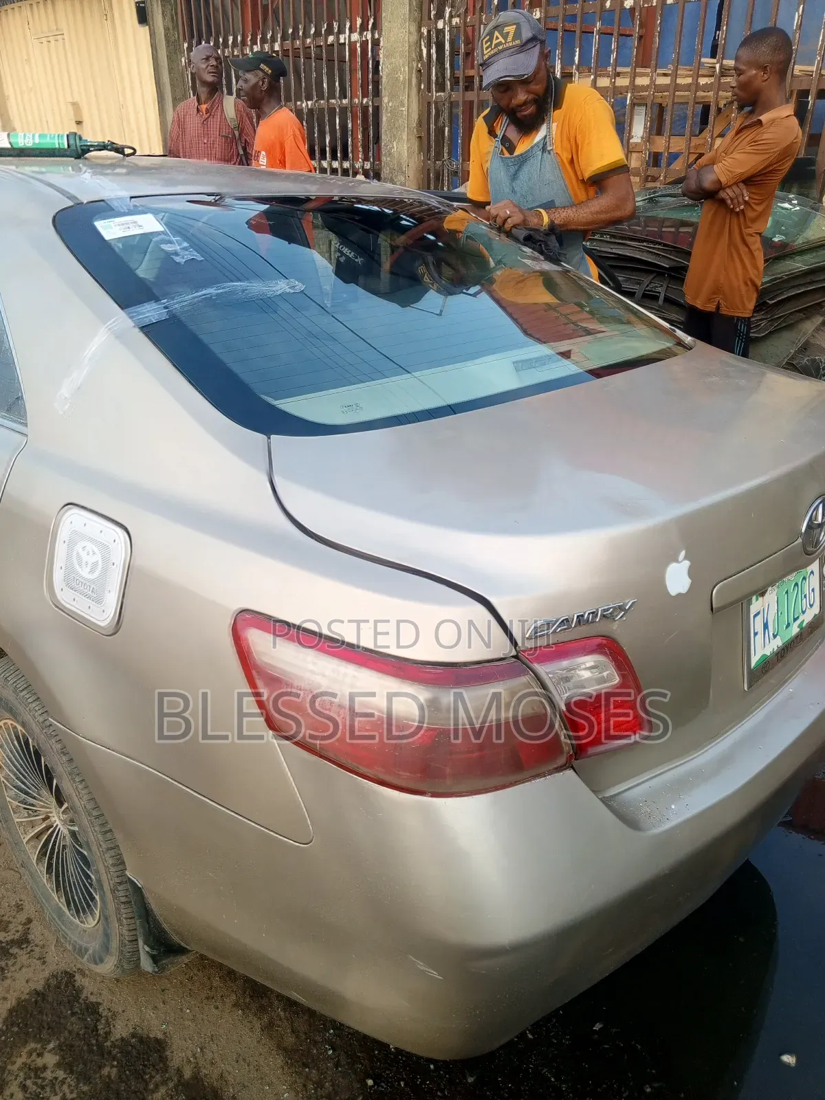 Toyota Camry 07 Back Glass