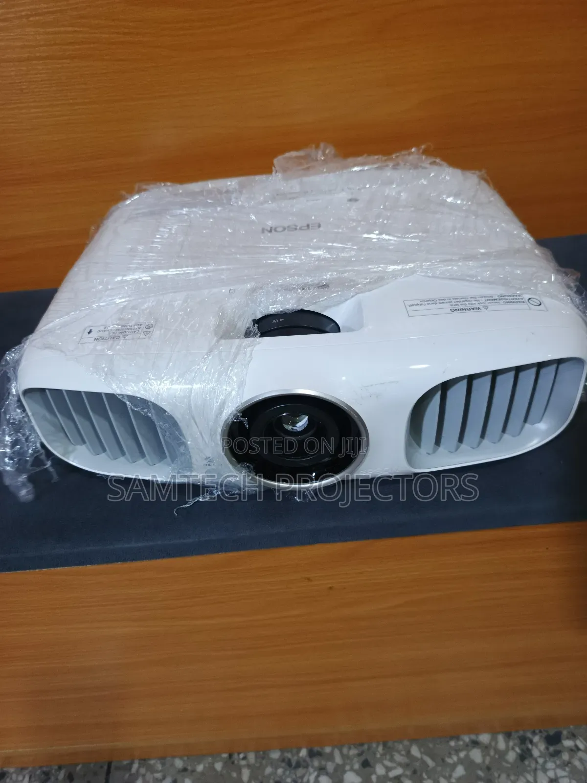 FULL HD Wireless Projector. Clean UK USED. Home Cinema