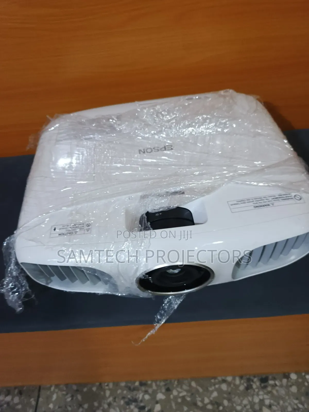 FULL HD Wireless Projector. Clean UK USED. Home Cinema