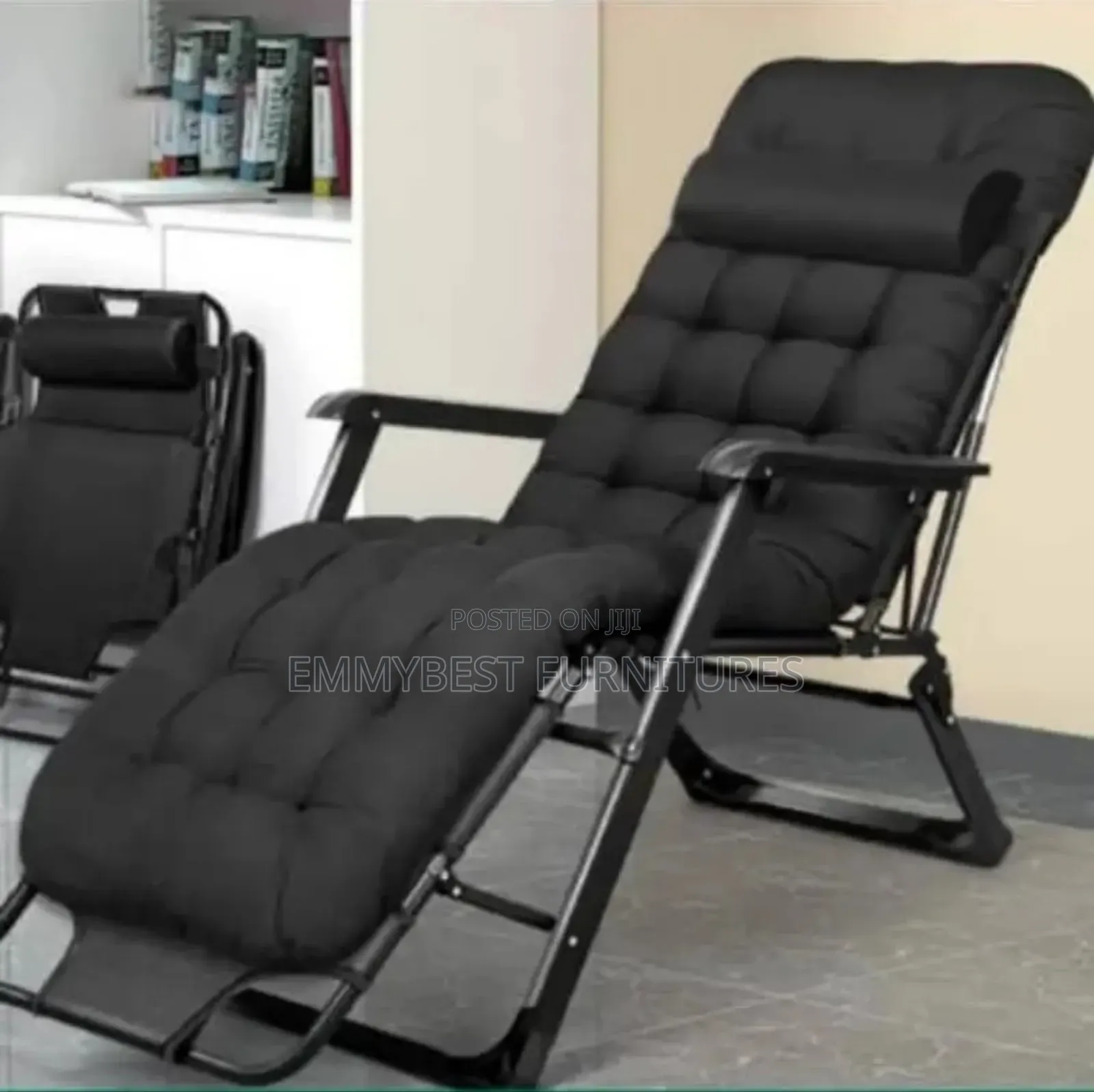 Classic New Modern Day Accent Relaxing Chair.