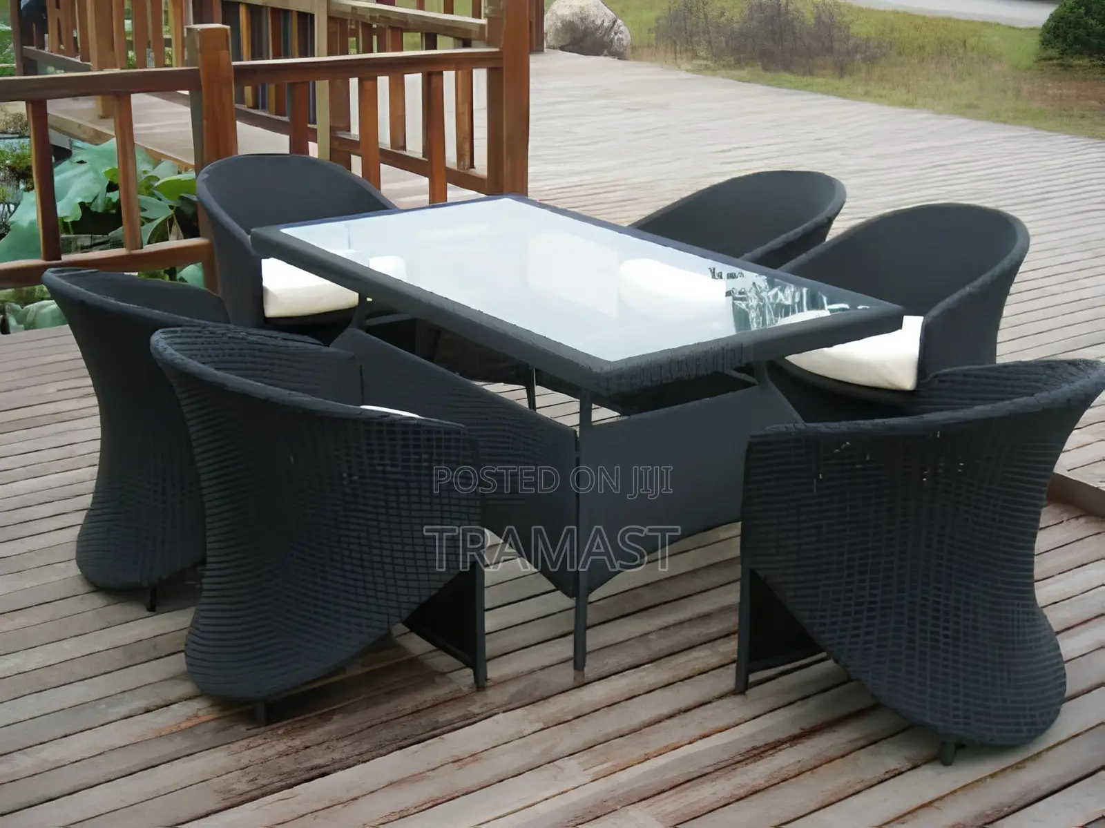 AKANDO Rattan Outdoor Table and Chair