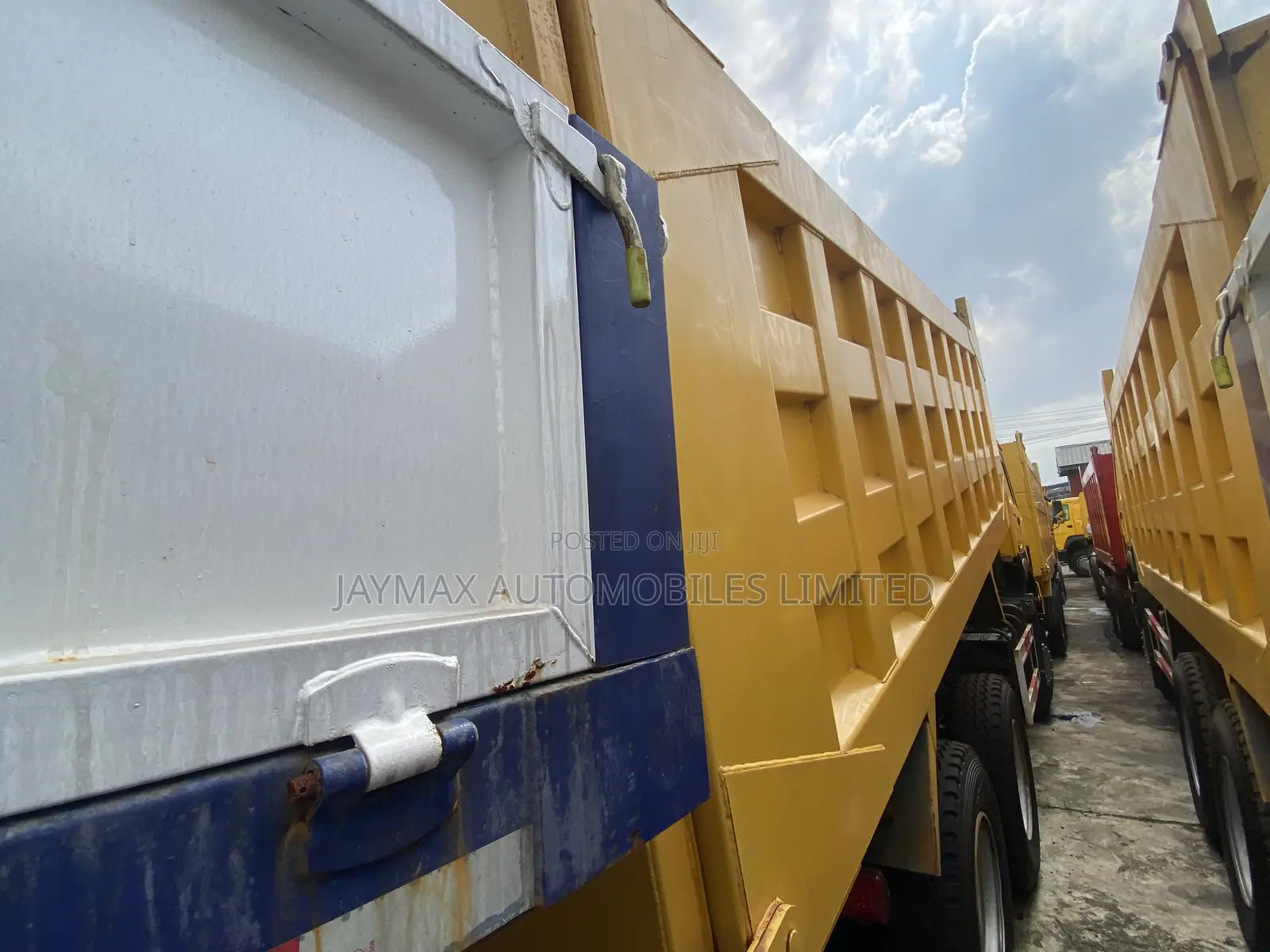 Yellow Howo 371 2017 Model