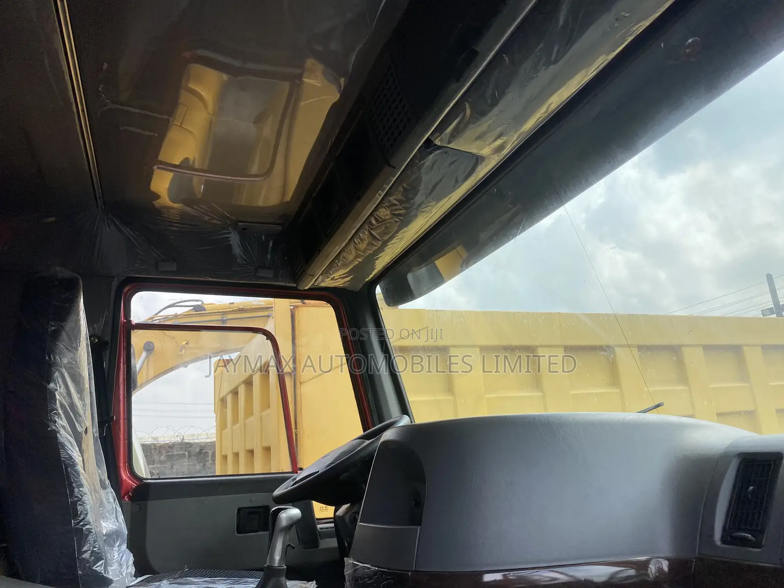 Red Howo 371 Tipper