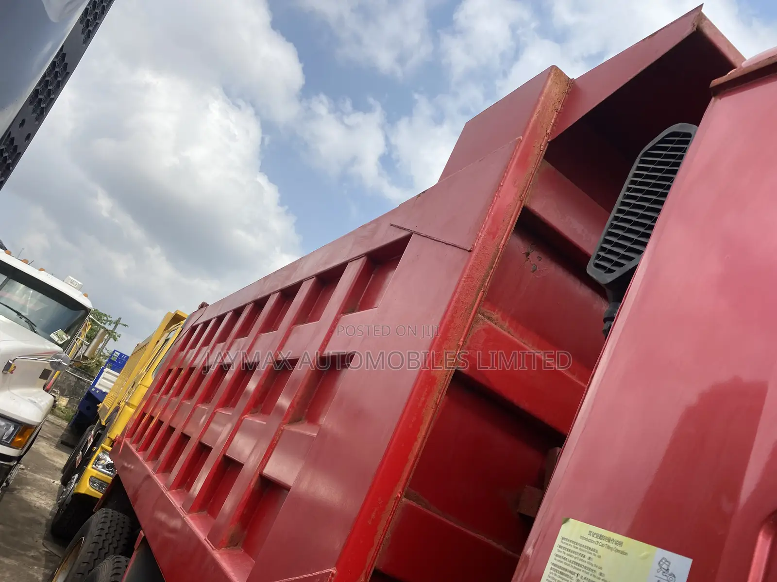 Red Howo 371 Tipper