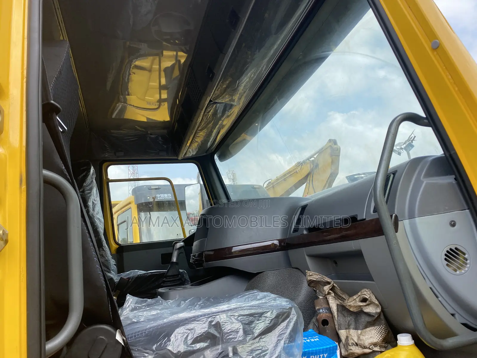 Howo 3701 Yellow , Tractor Head