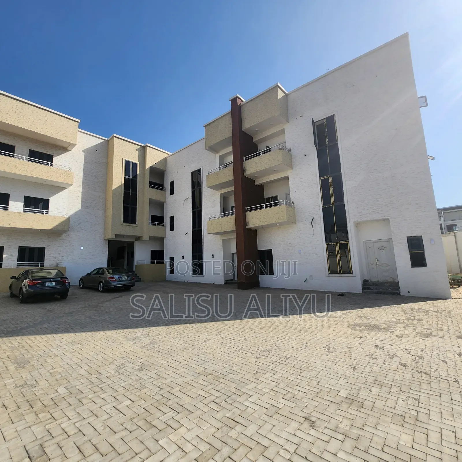 5bdrm Duplex in Jahi Gilmore for sale