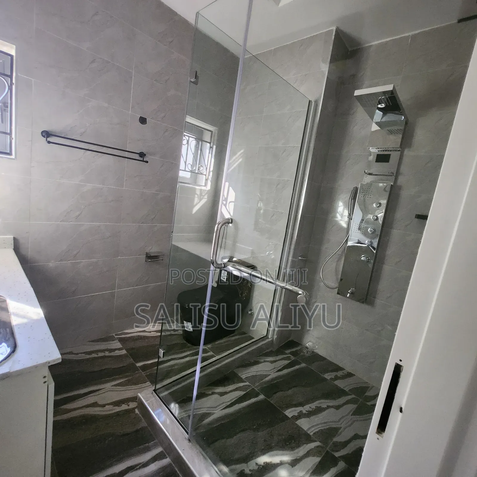 5bdrm Duplex in Jahi Gilmore for sale
