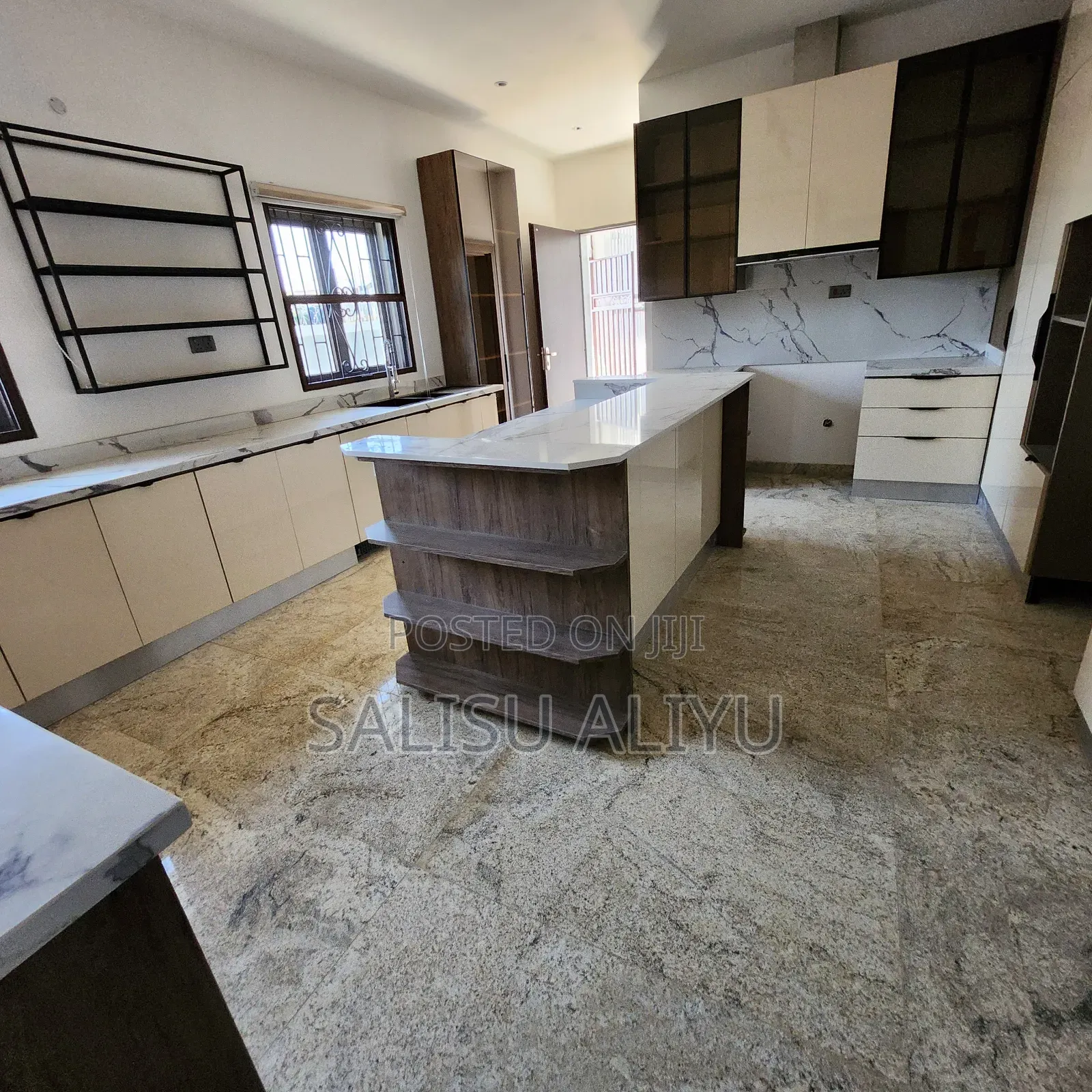 6bdrm Duplex in Kado District for sale