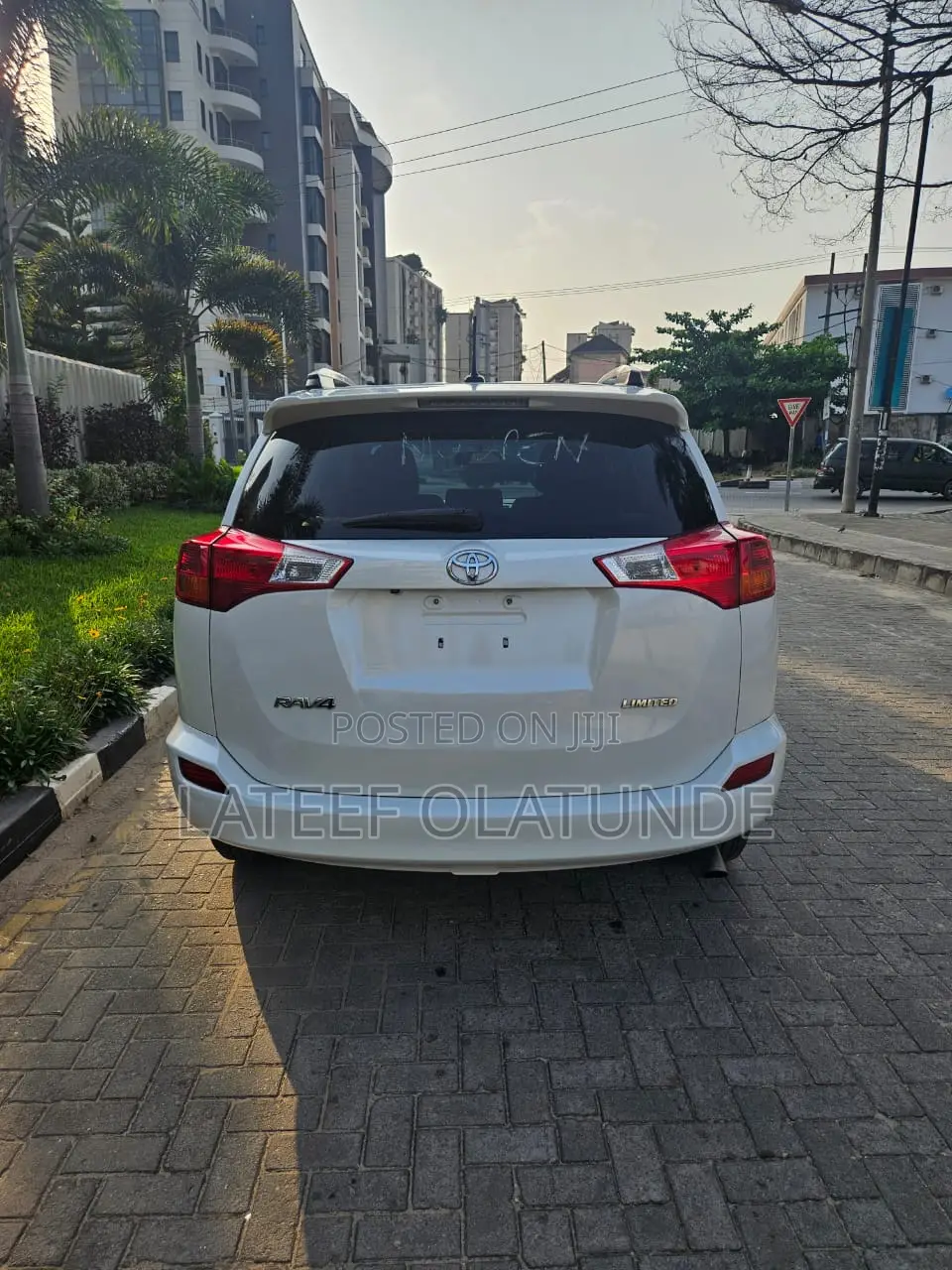 Toyota RAV4 Limited 4dr SUV AWD (2.5L 4cyl 6A) 2015 White