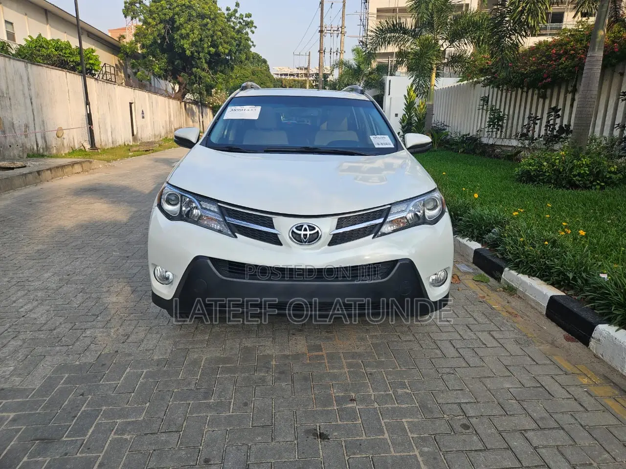 Toyota RAV4 Limited 4dr SUV AWD (2.5L 4cyl 6A) 2015 White