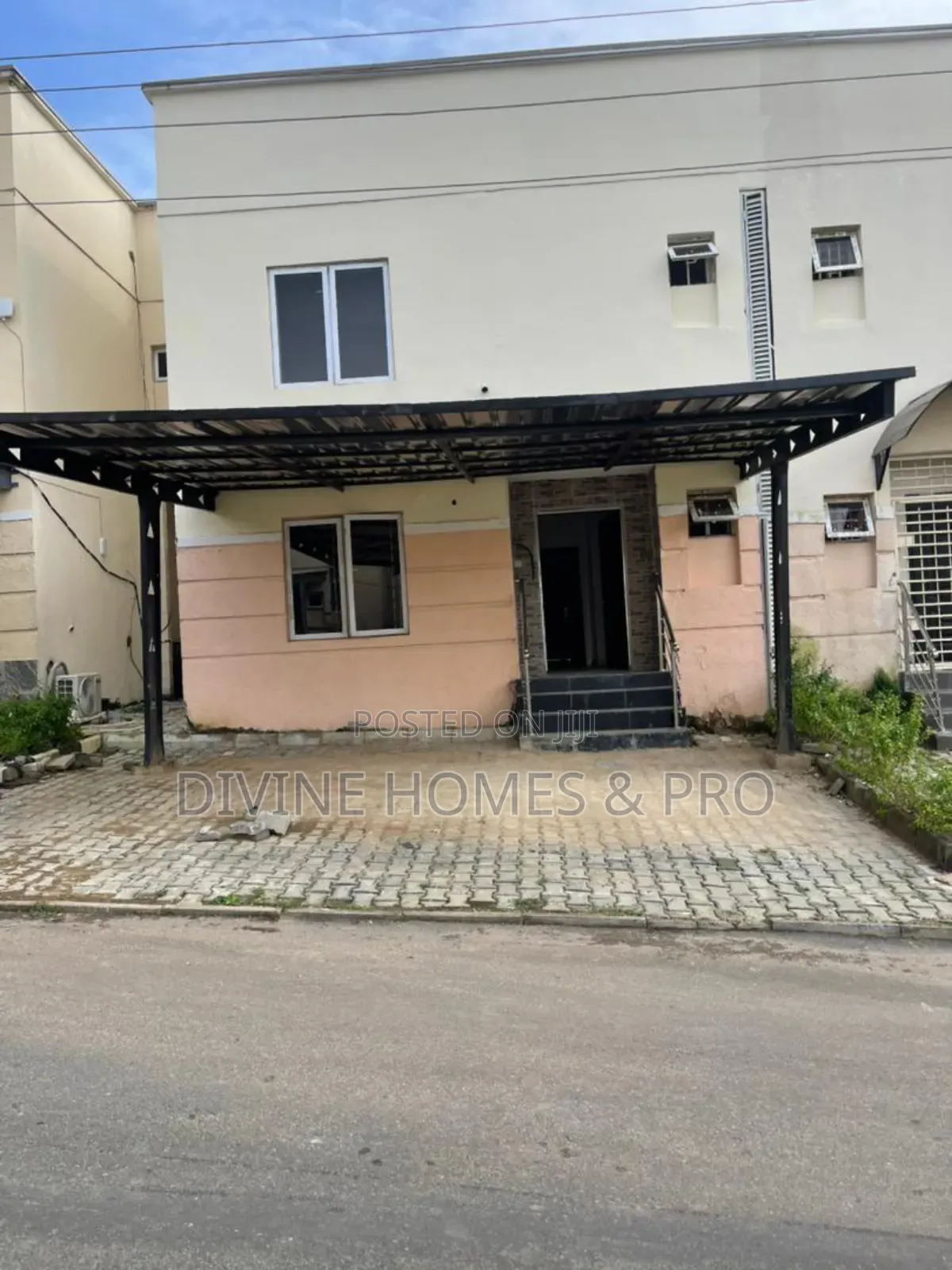 4bdrm Duplex in Life Camp for rent