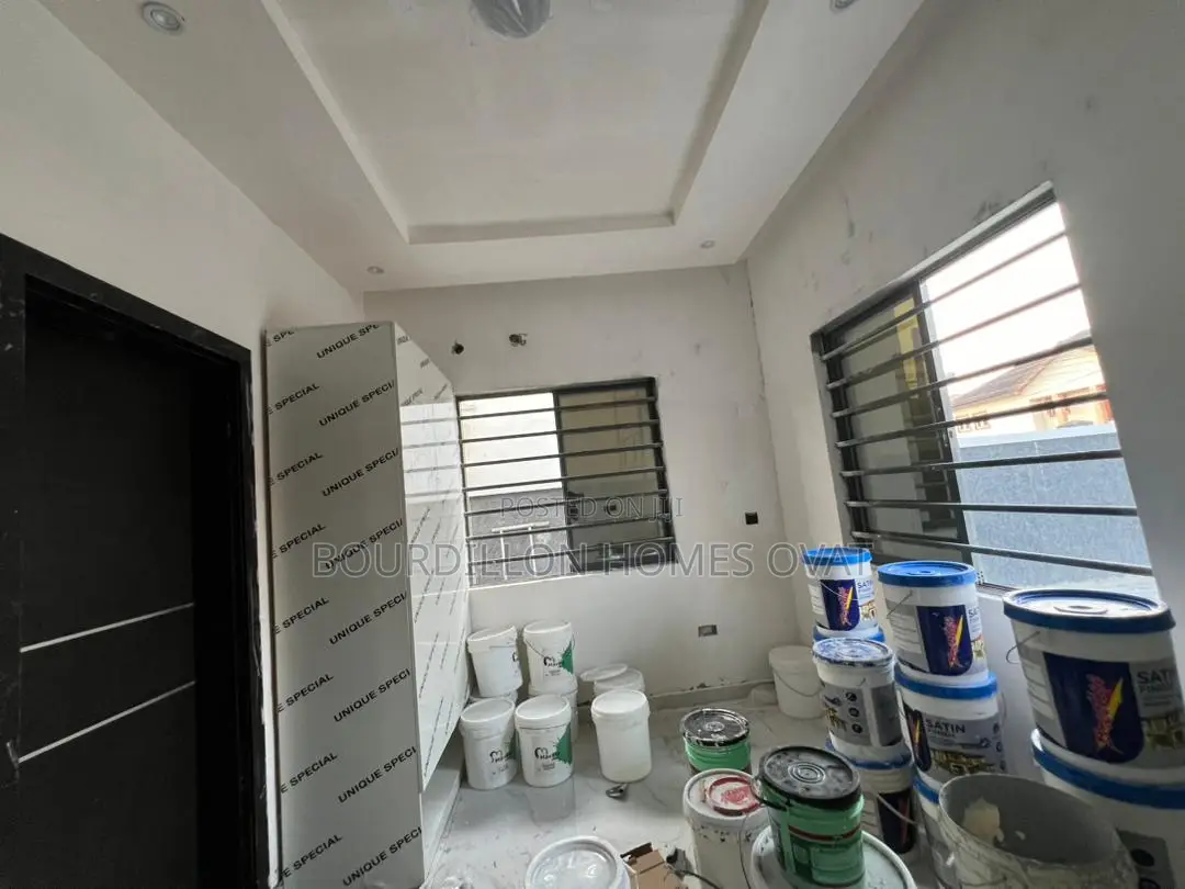 2bdrm Apartment in Lekki Phase 1 for sale