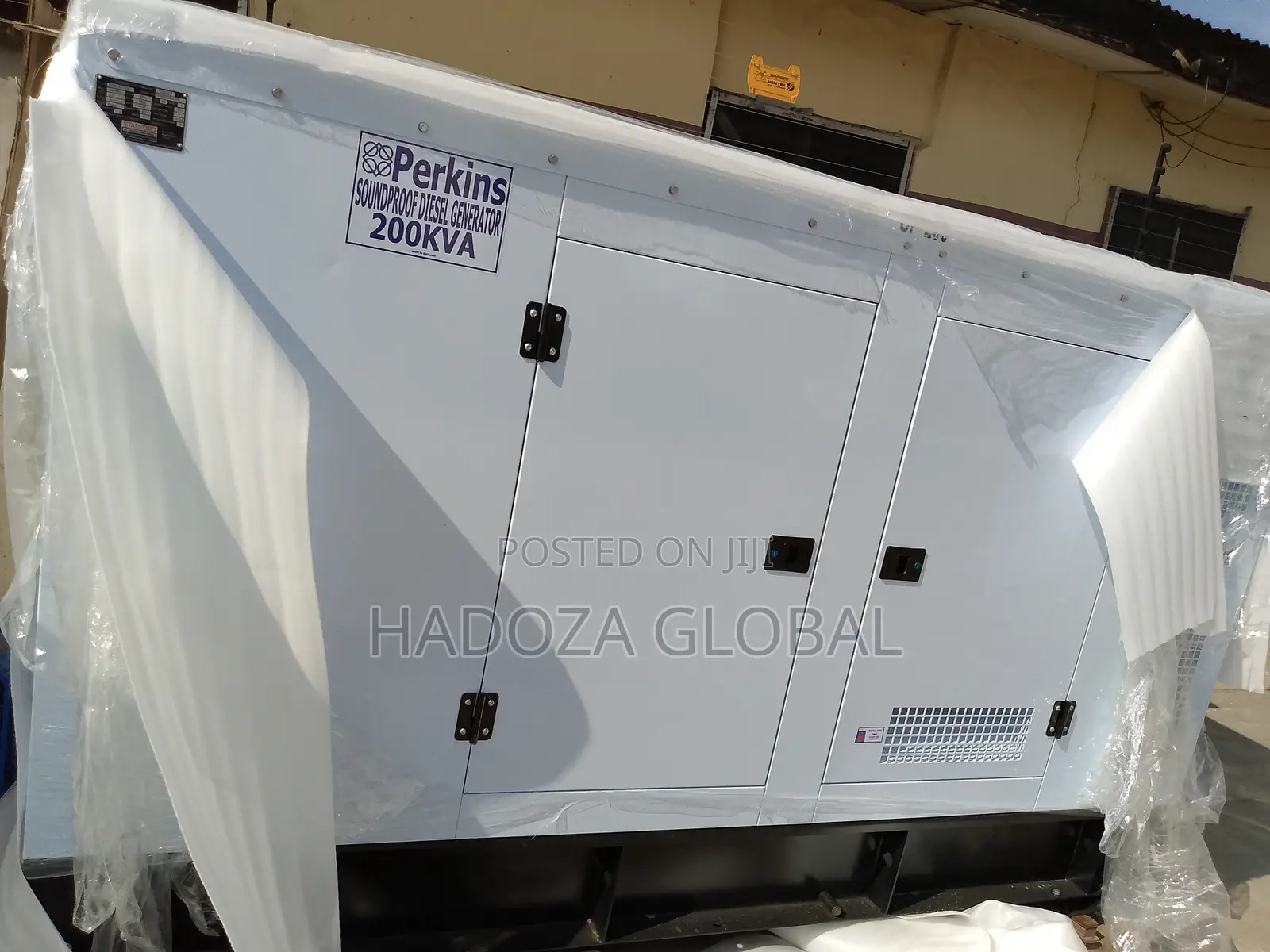Pollution-Reducing 200kva Soundproof Perkins Generator