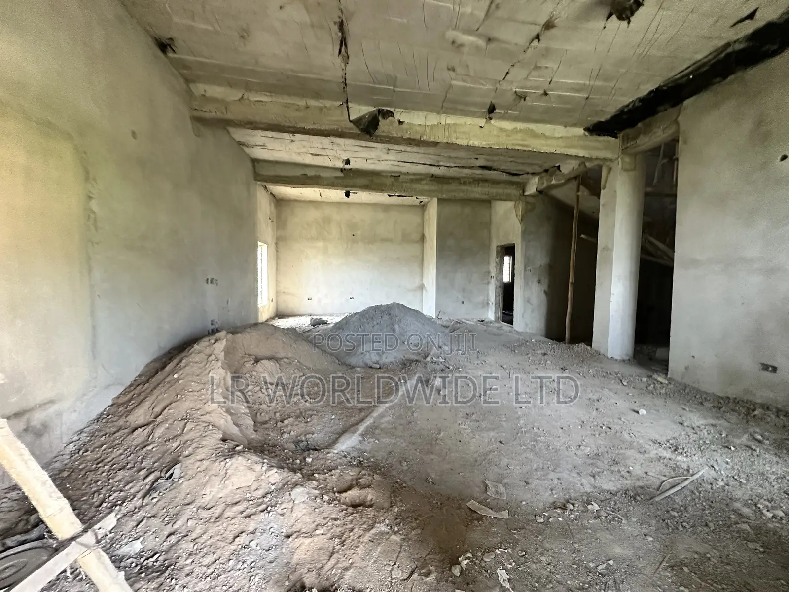 6bdrm Mansion in Lugbe District for sale
