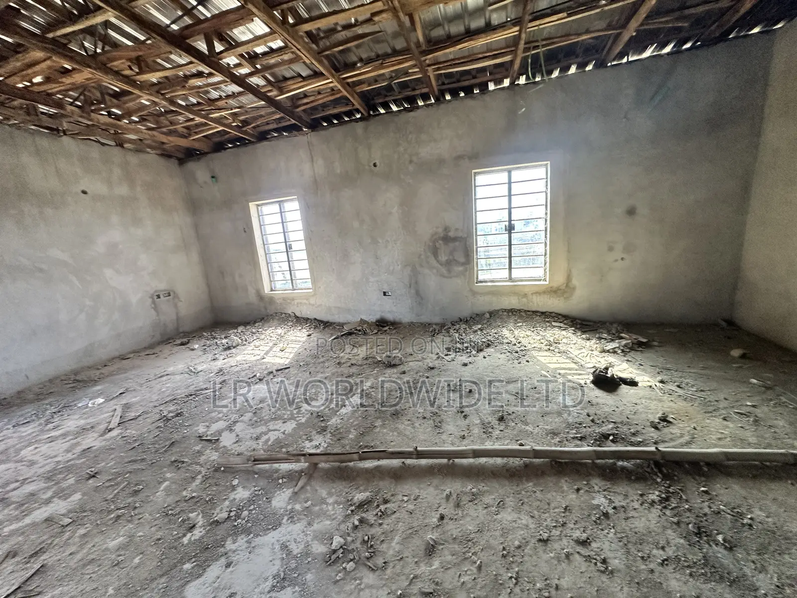 6bdrm Mansion in Lugbe District for sale