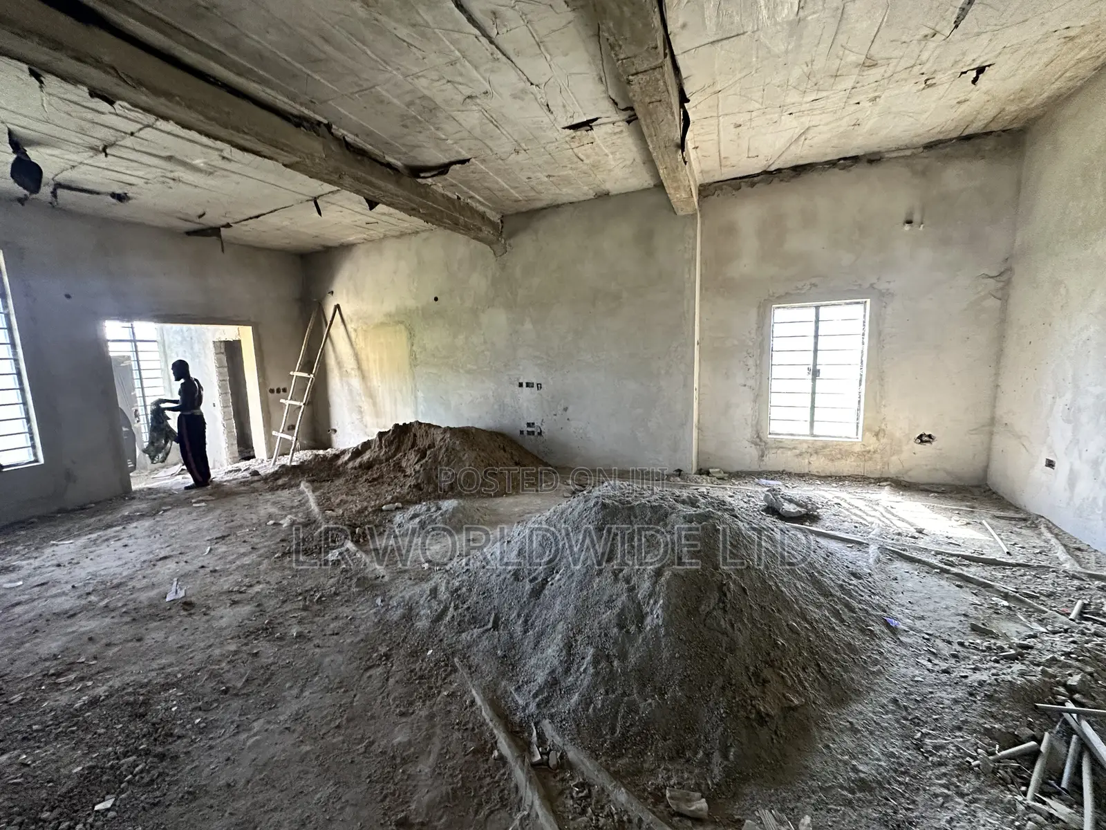 6bdrm Mansion in Lugbe District for sale