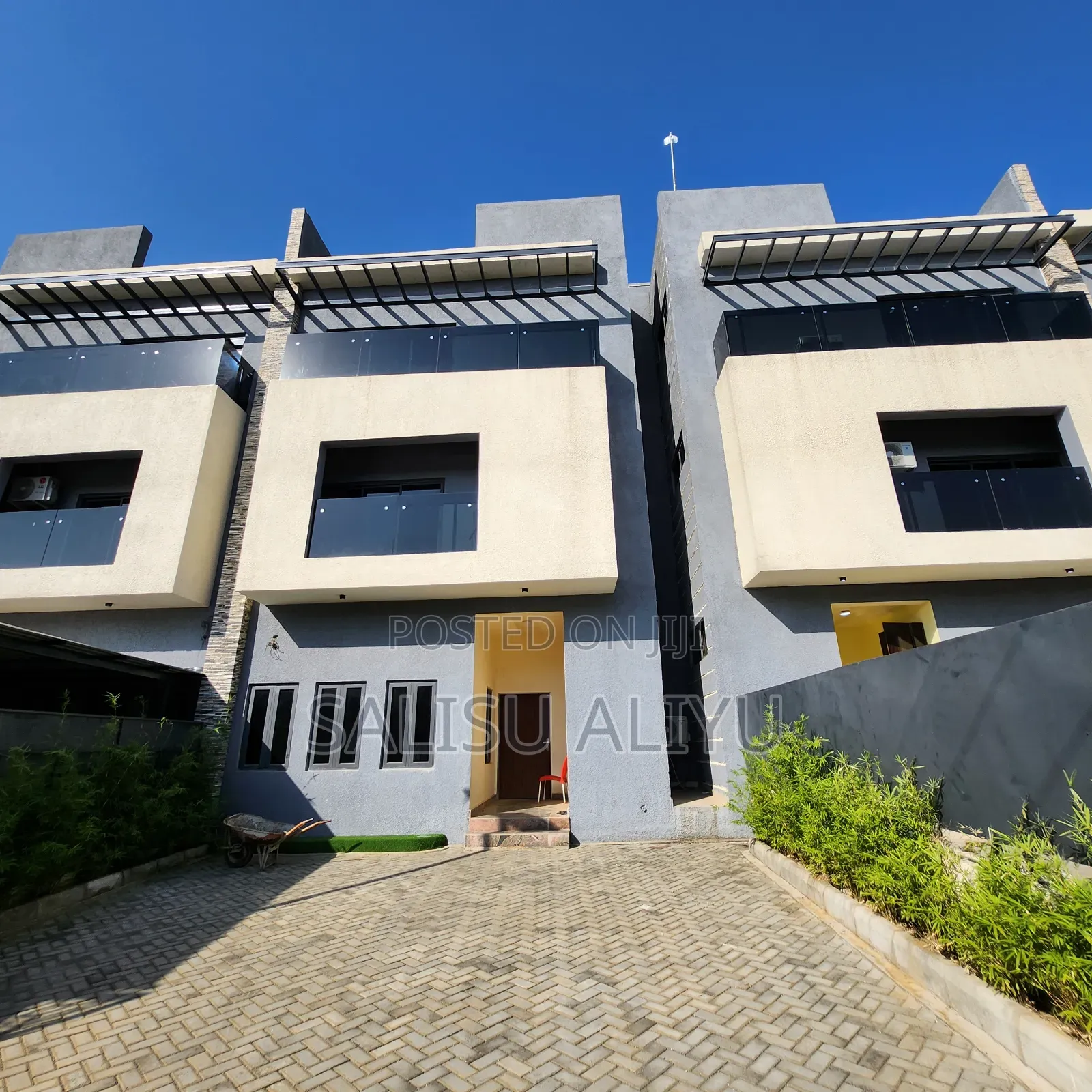 4bdrm Duplex in Jahi Gilmore for sale