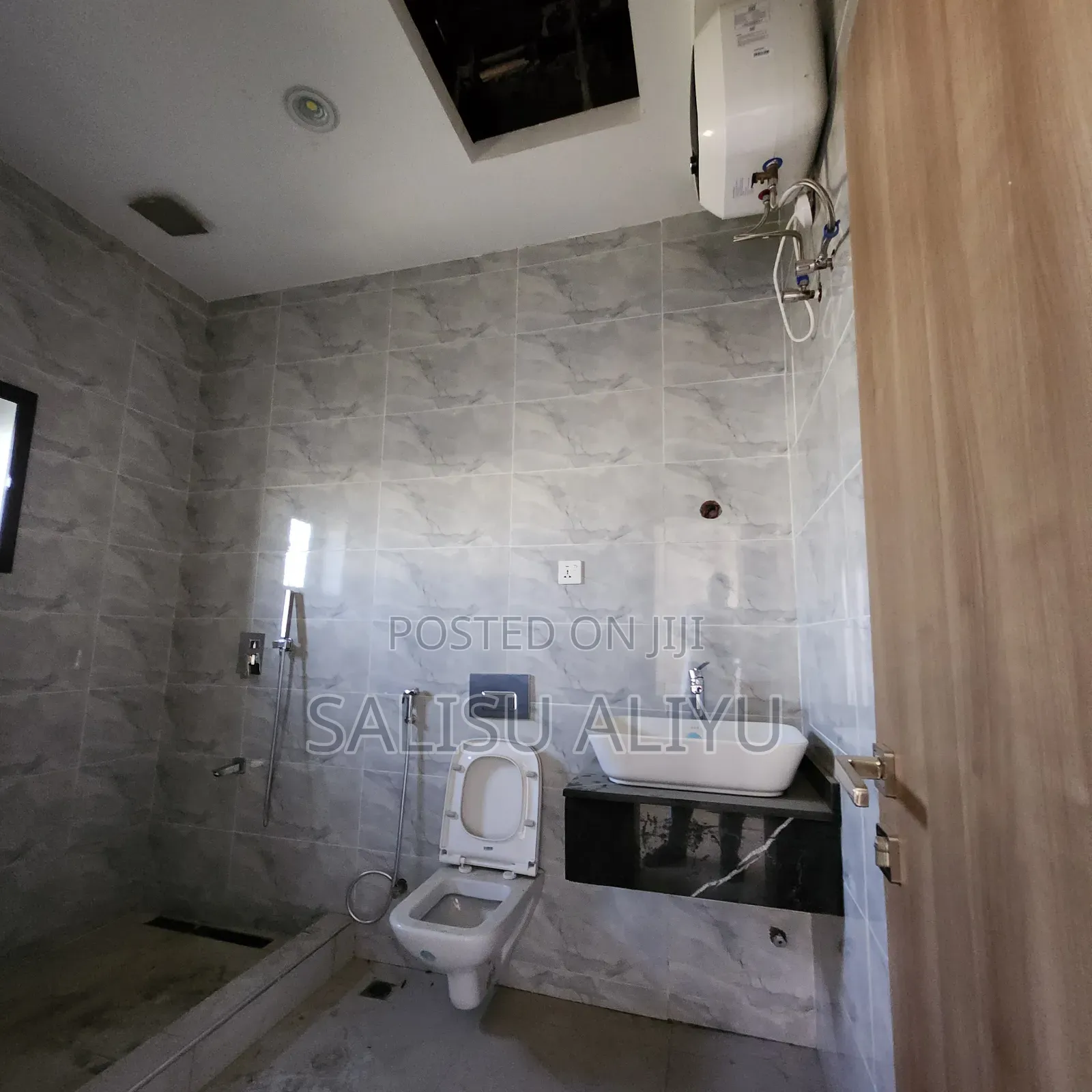 4bdrm Duplex in Jahi Gilmore for sale