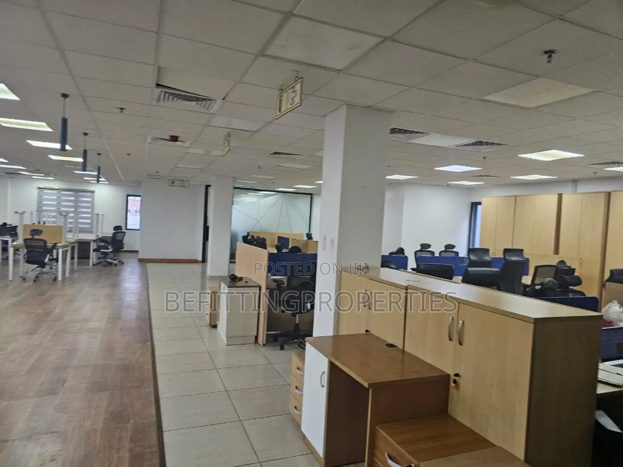 Clean, 280sqm Open-plan Serviced Furnished