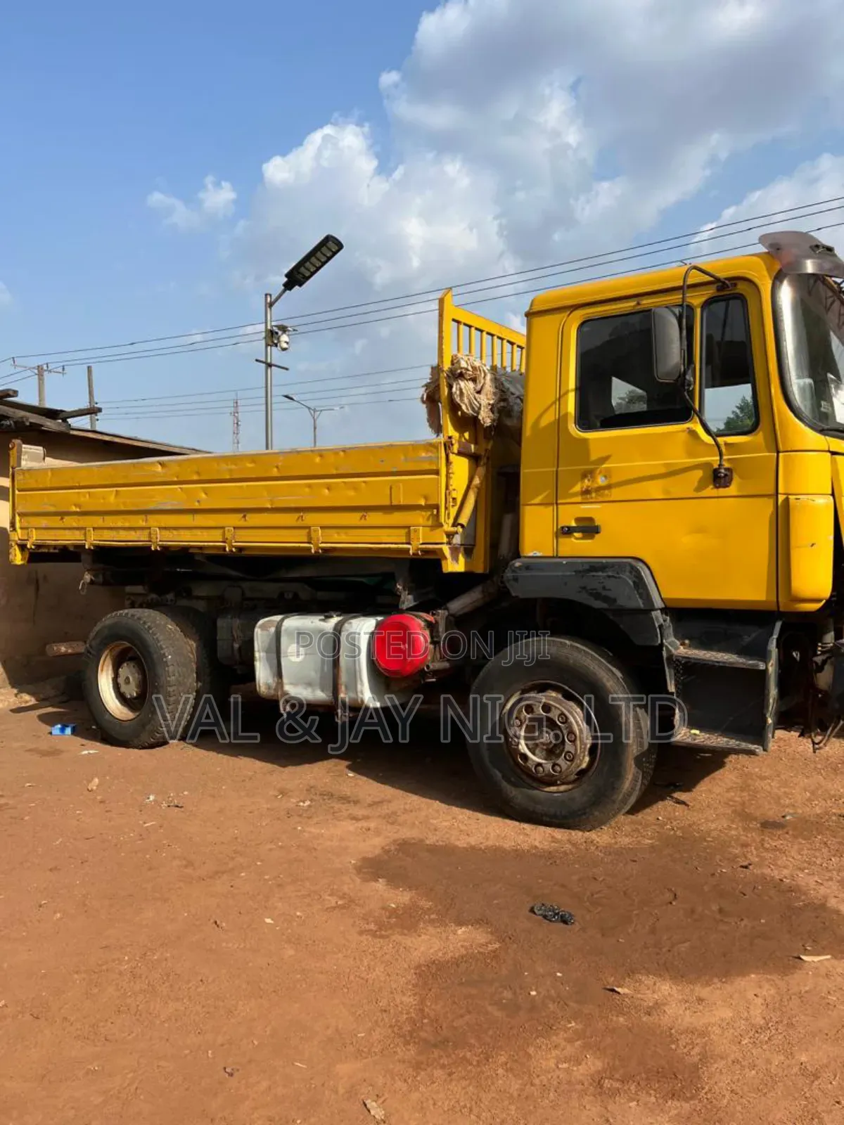 Man Diesel 6 Tyres Tipper Truck 2010 Yellow Colo