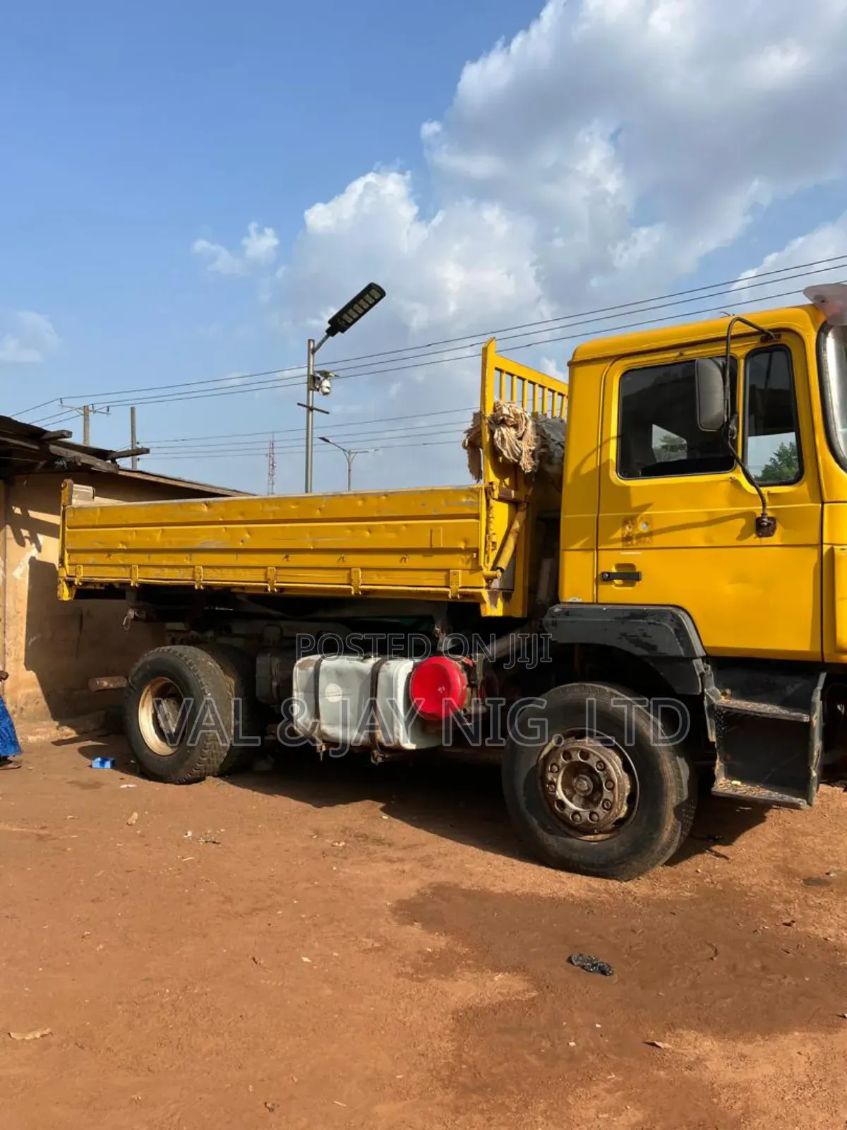 Man Diesel 6 Tyres Tipper Truck 2010 Yellow Colo