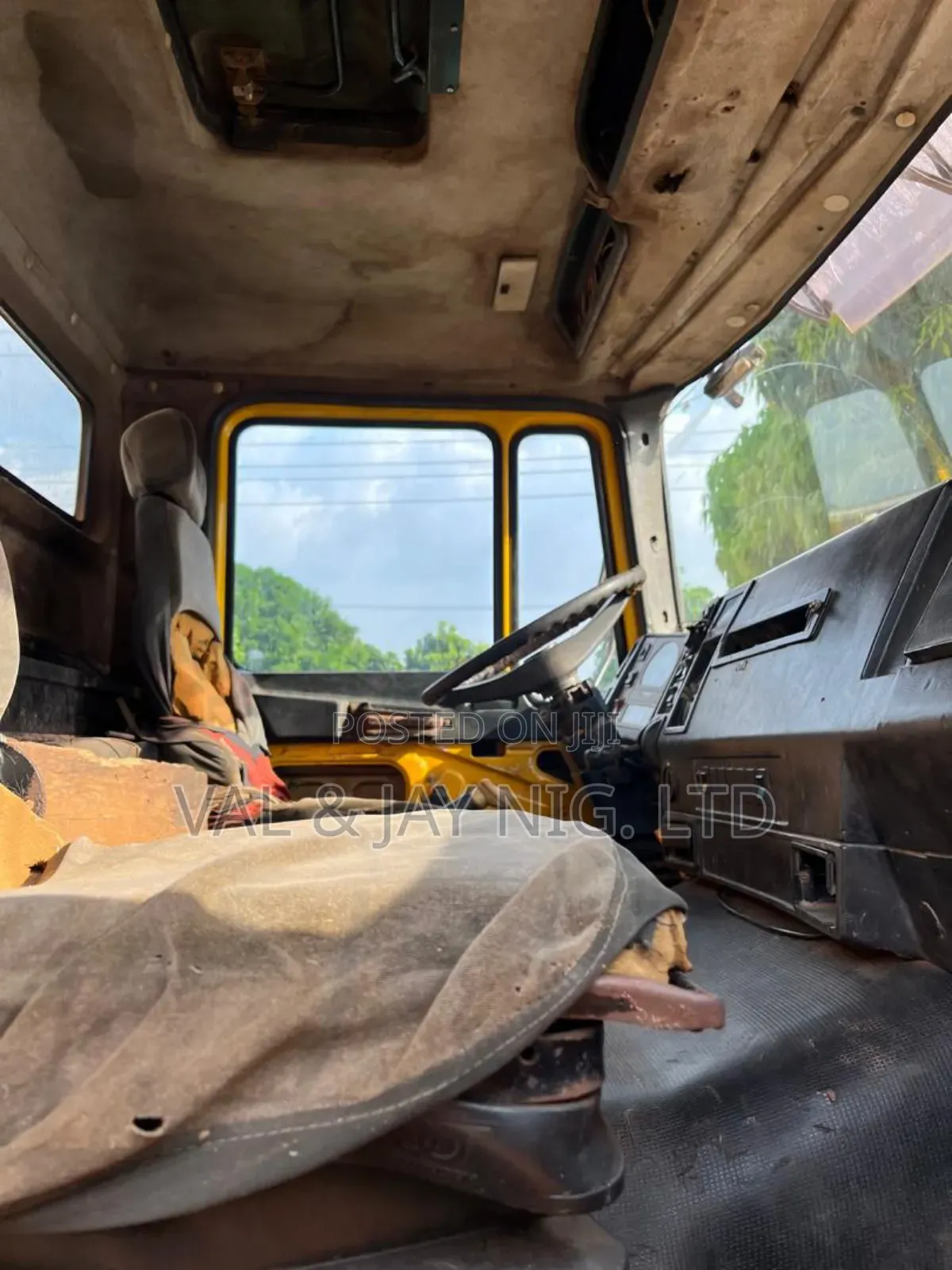 Man Diesel 6 Tyres Tipper Truck 2010 Yellow Colo