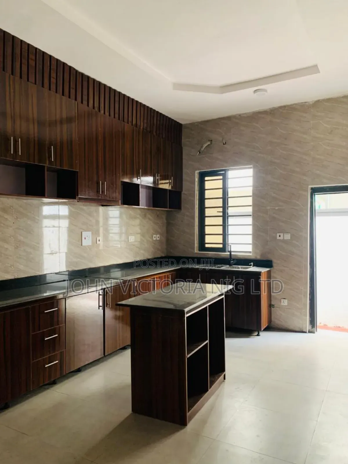 4bdrm Duplex in Lekki Phase2 for sale