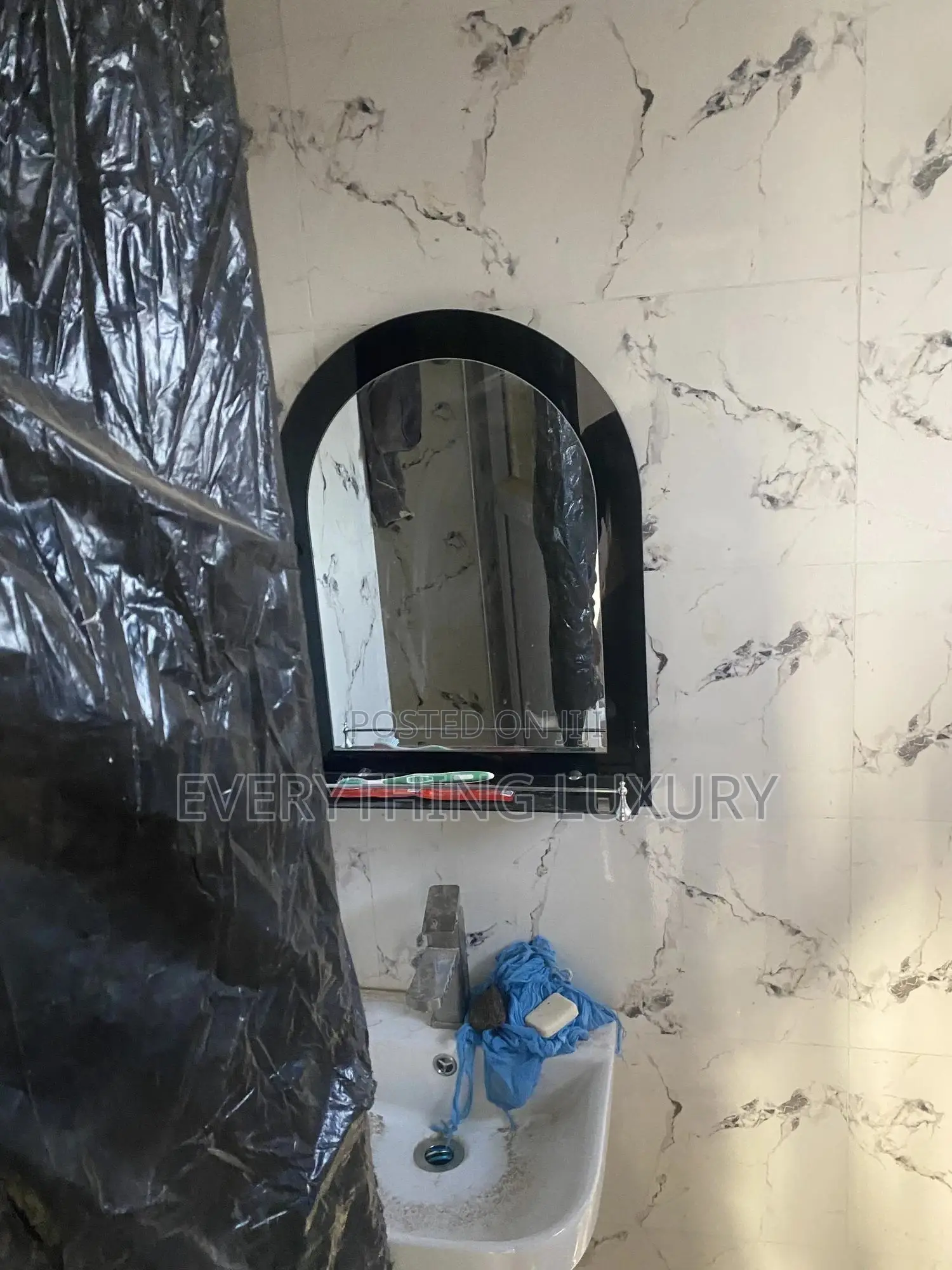 1bdrm Block of Flats in Ushafa for rent