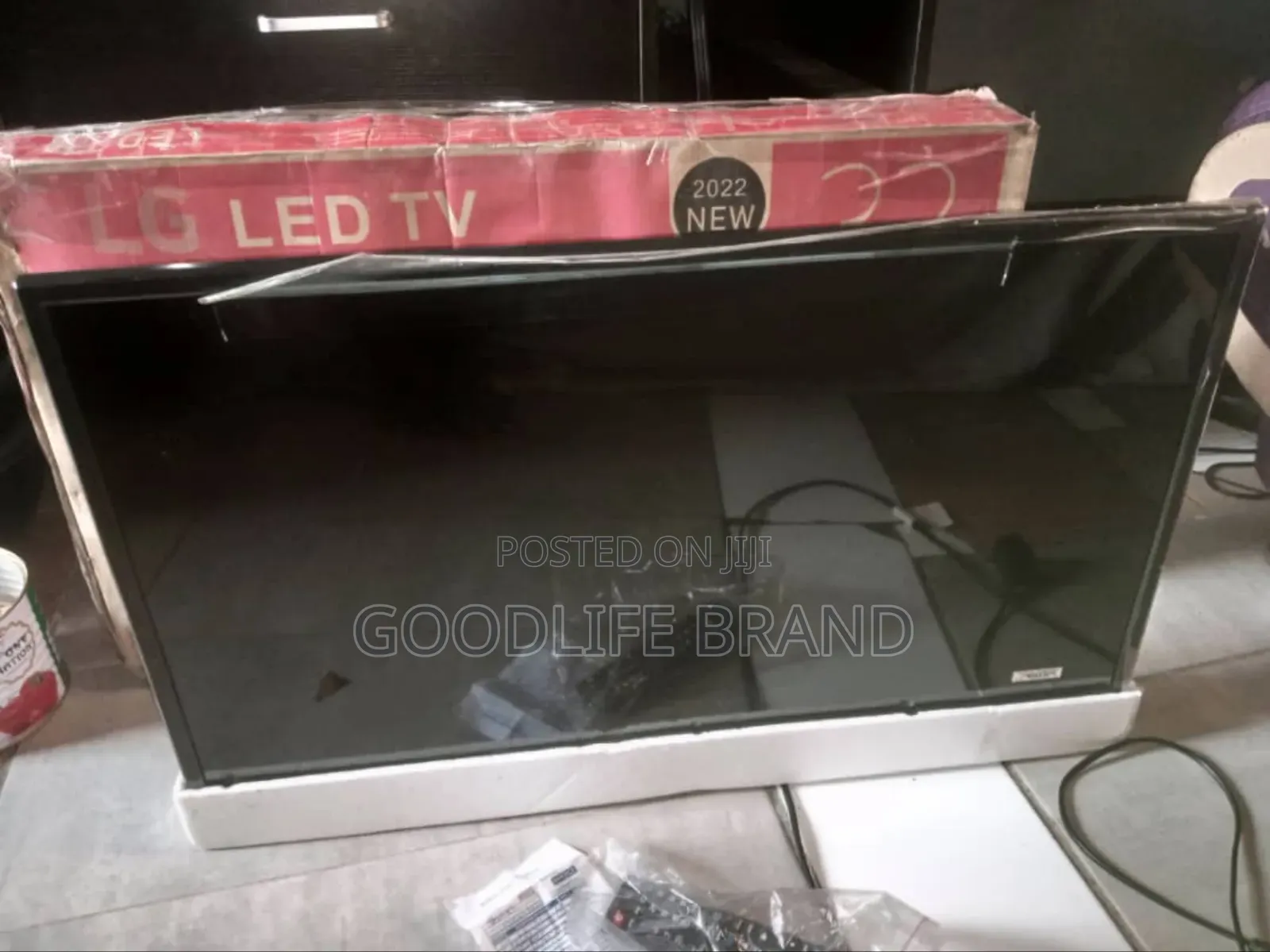 Super Clean Tv With Carton N Remote