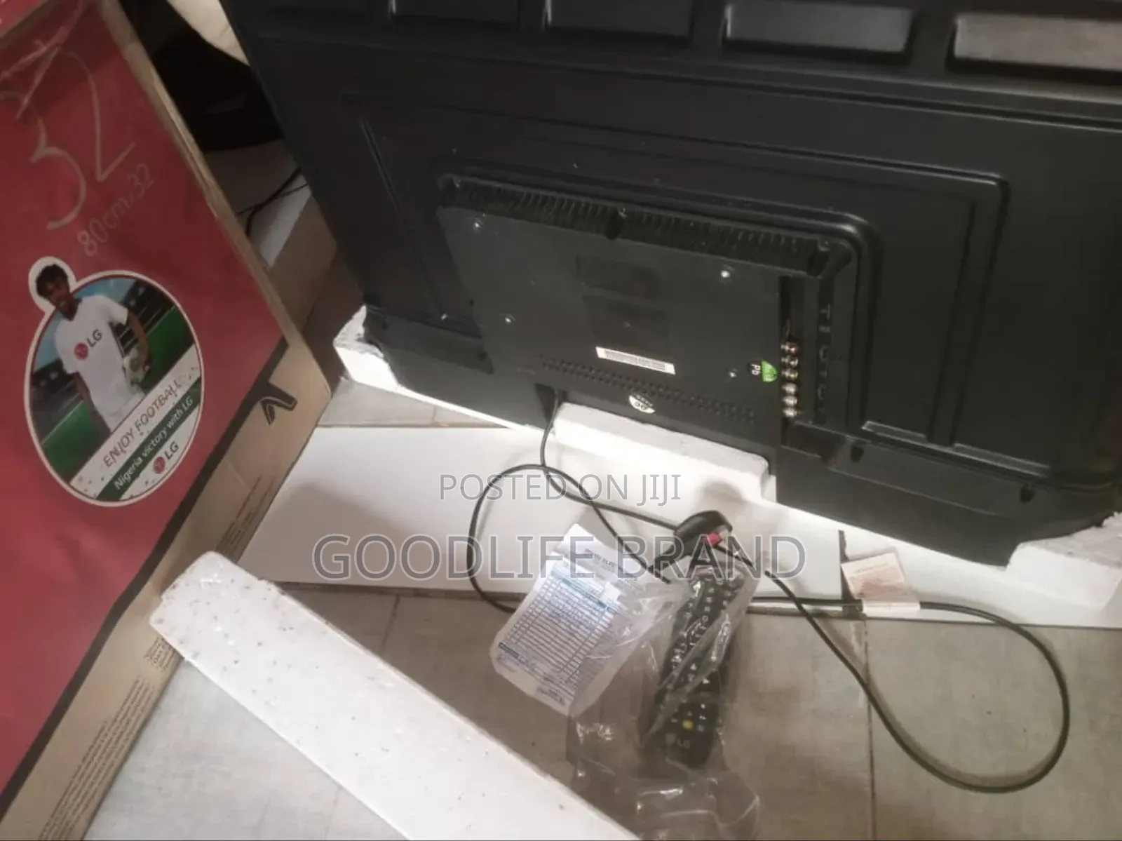 Super Clean Tv With Carton N Remote