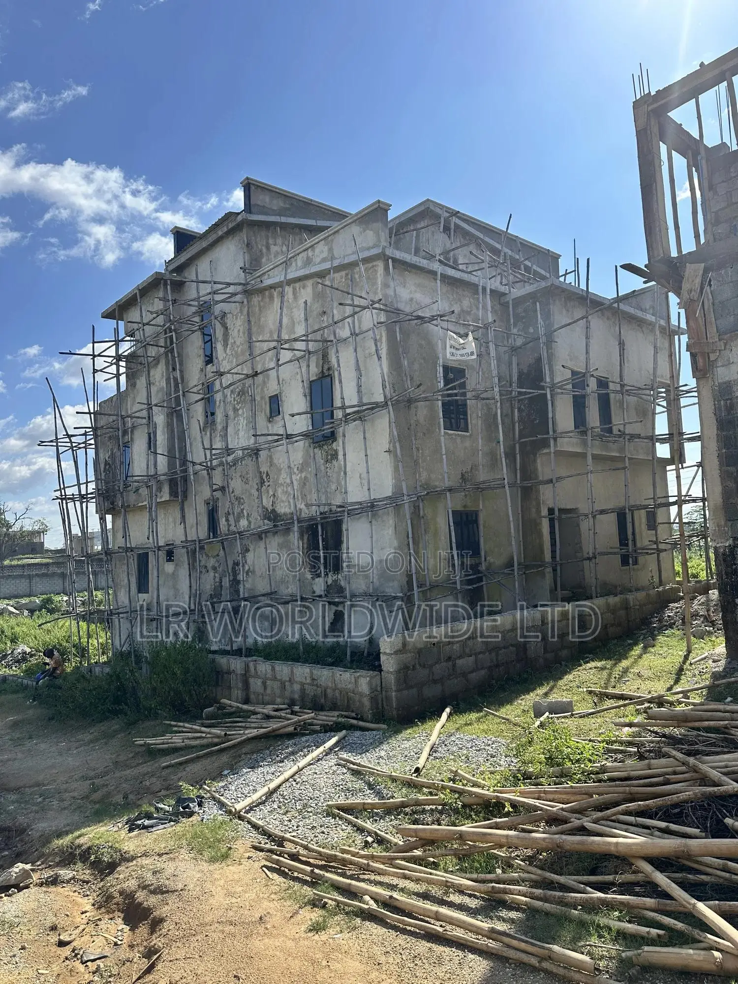 6bdrm Mansion in Lugbe District for sale
