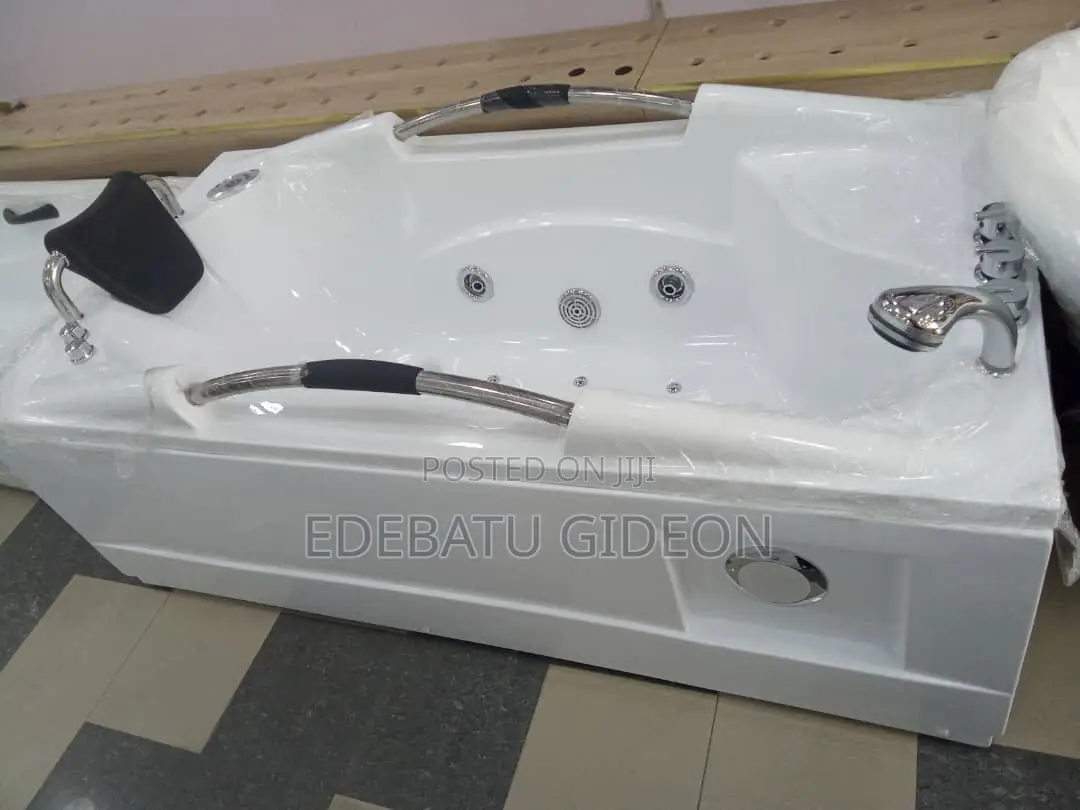 Dualistic Jacuzzi Bathrooms