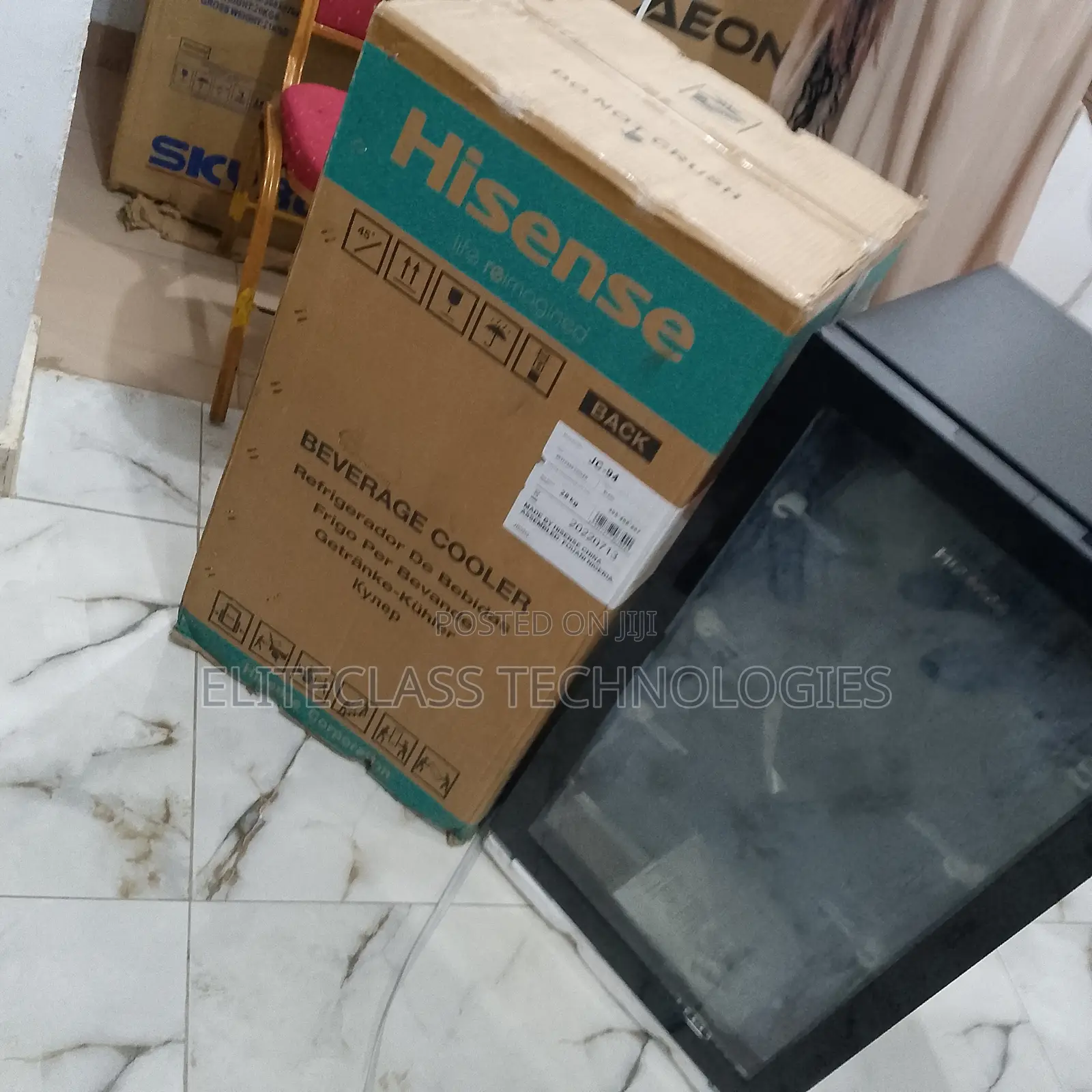 Hisense Frosty JC-94 91L Glass Door Beverage Cooler