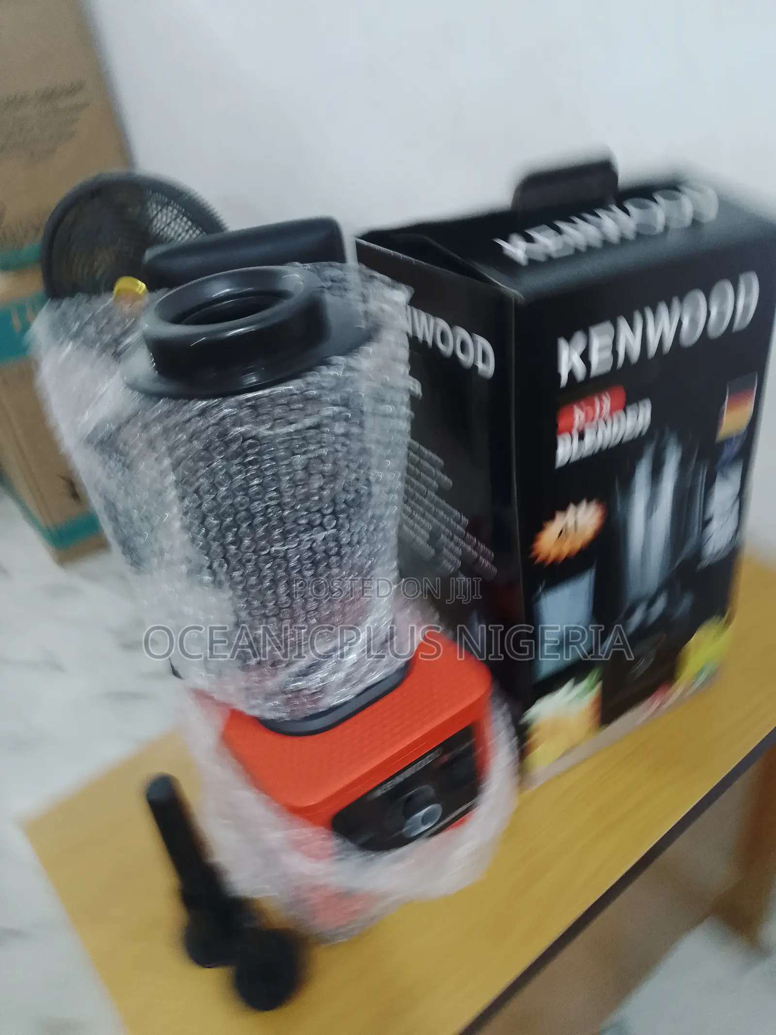 Adjustable Kenwood 900watts 8blades Blender