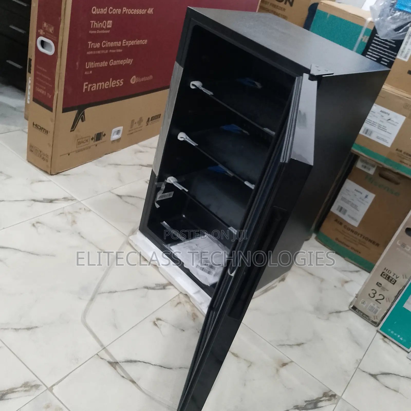 Hisense From Warm to Cool 91L Glass Door Beverage Cooler