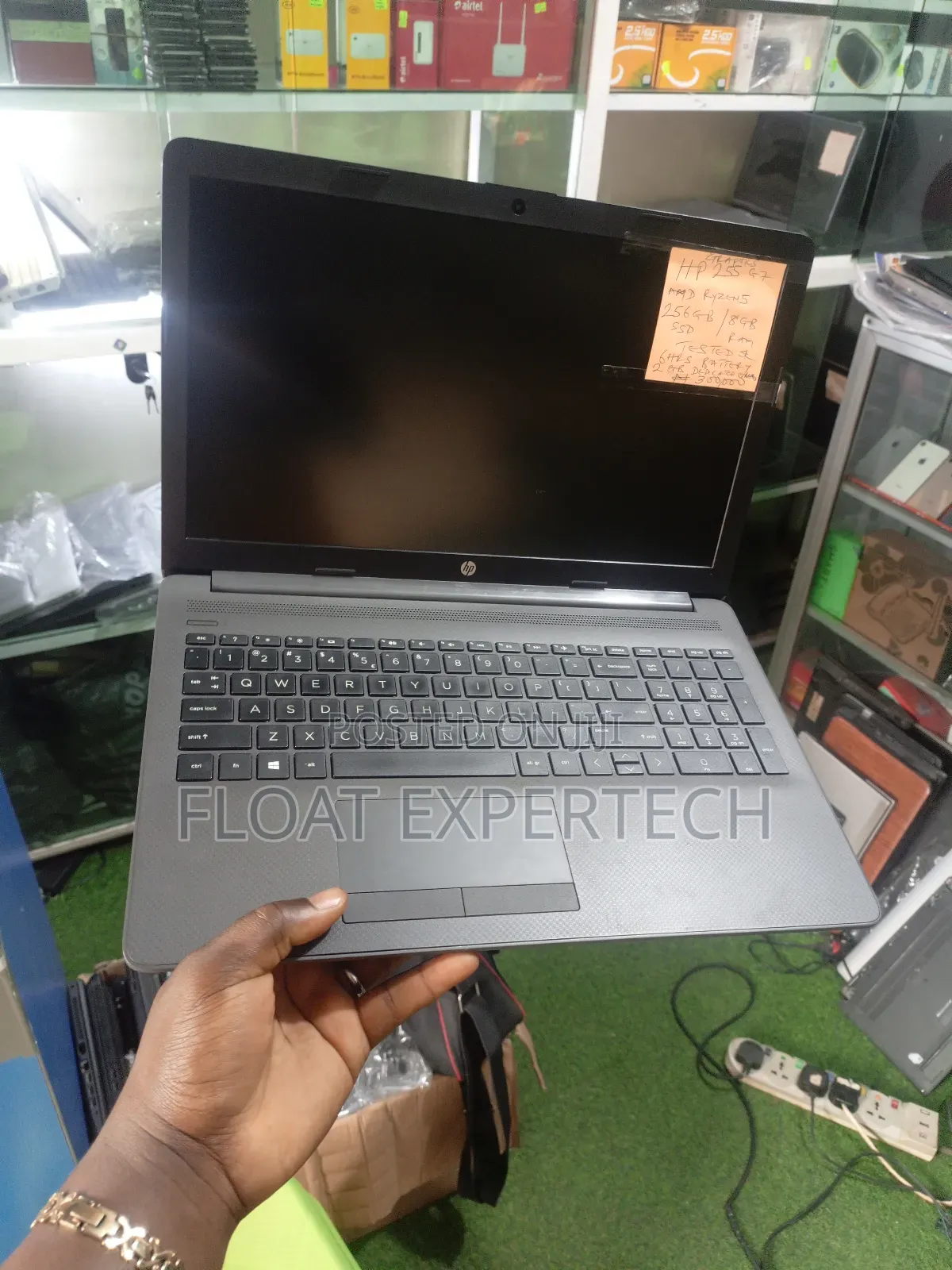 Laptop HP 255 G8 8GB AMD Ryzen 5 SSHD+SSD 256GB