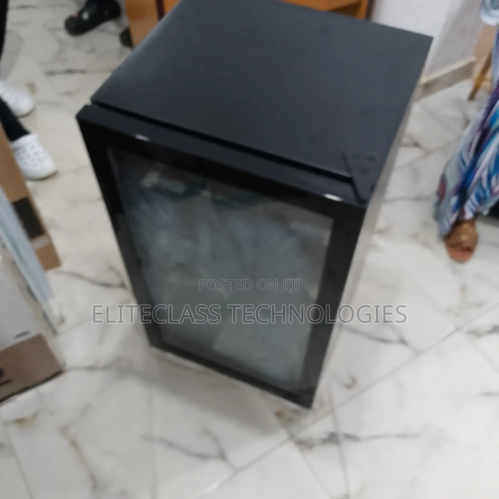 Hisense Small but Mighty 91L Glass Door Beverage Cooler