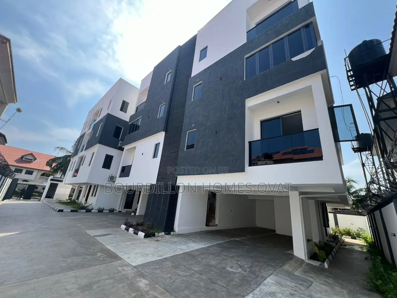 4bdrm Maisonette in Lekki Phase 1 for sale