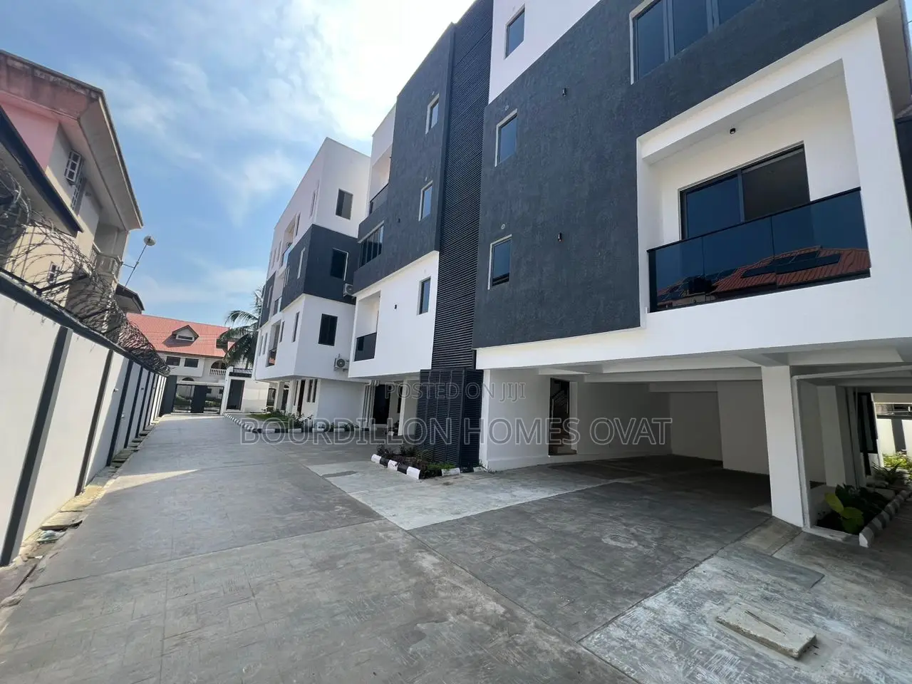 4bdrm Maisonette in Lekki Phase 1 for sale