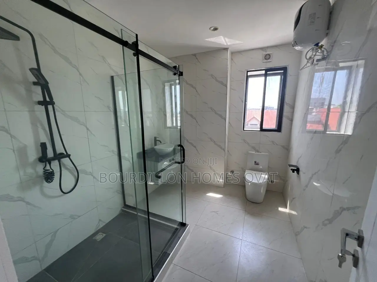 4bdrm Maisonette in Lekki Phase 1 for sale