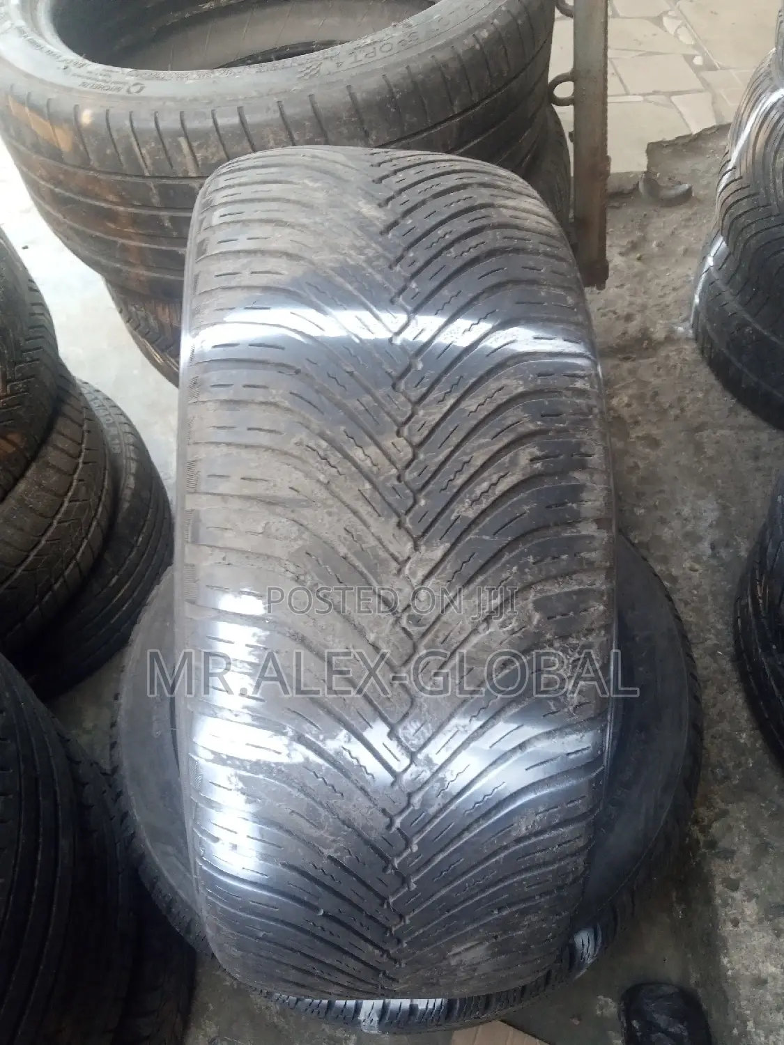 245/45/18 Tire