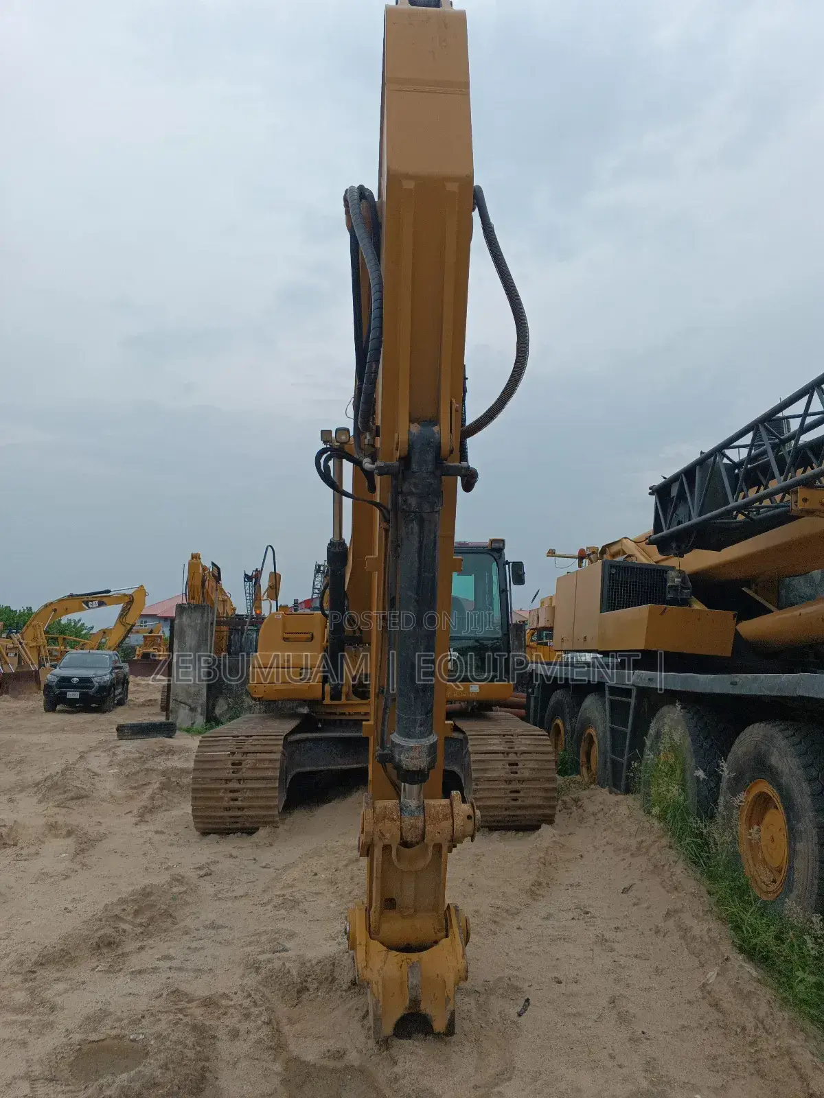 Caterpillar Excavator 330 D, Foreign Used. For 200M Naira.