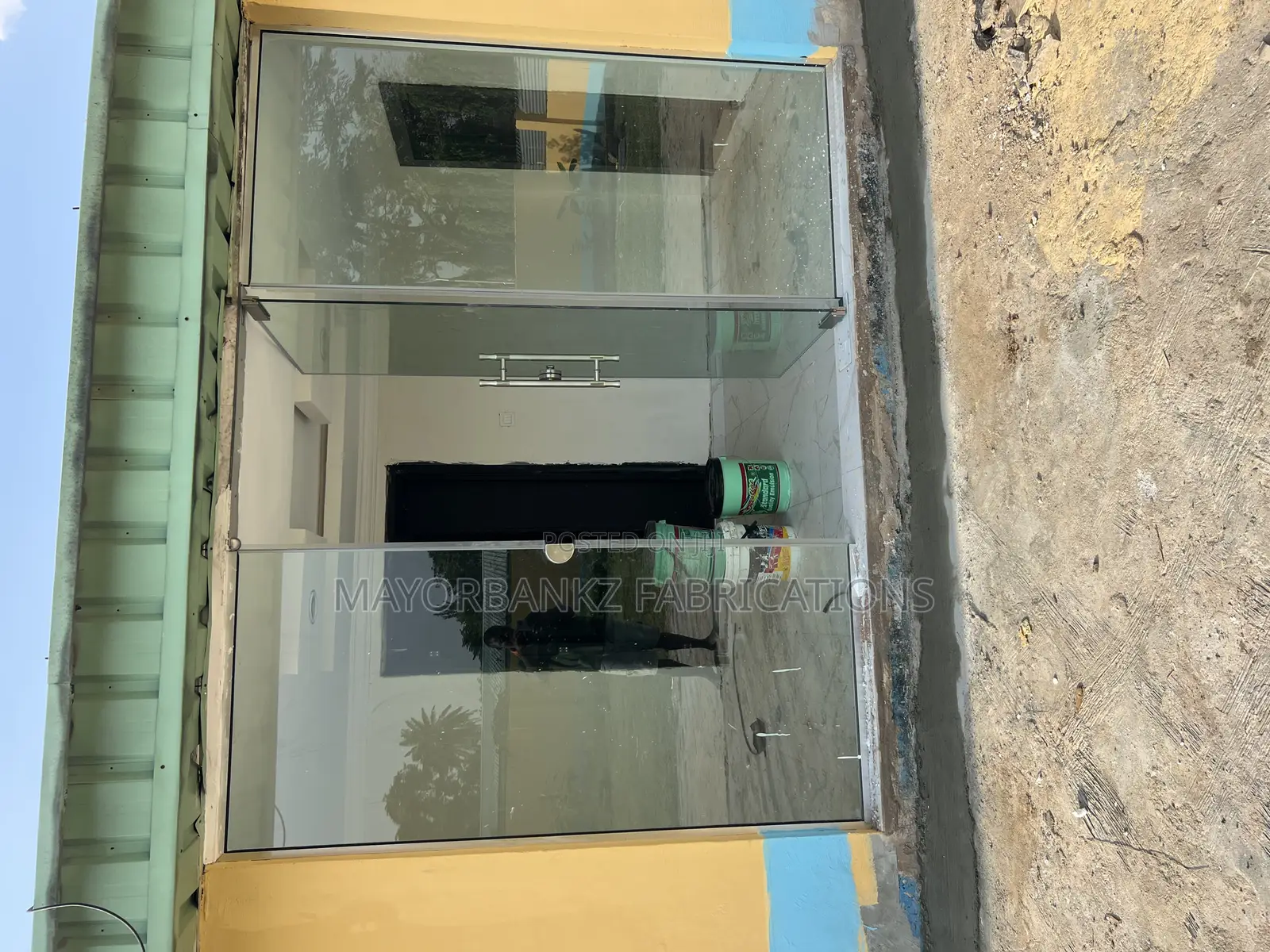 Frameless Glass Door With Partition
