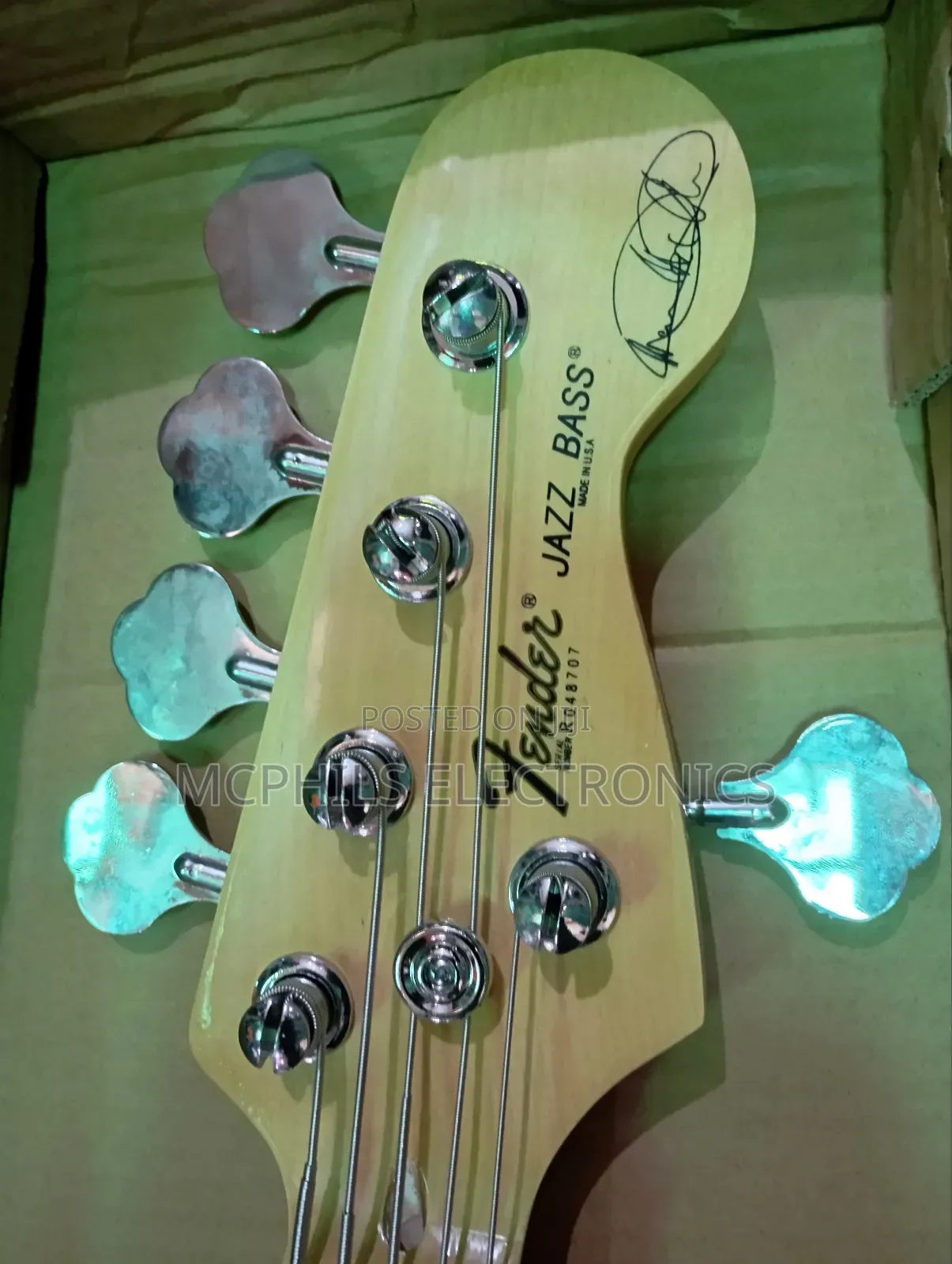 Fender Signature 5-strings Bass Guitar