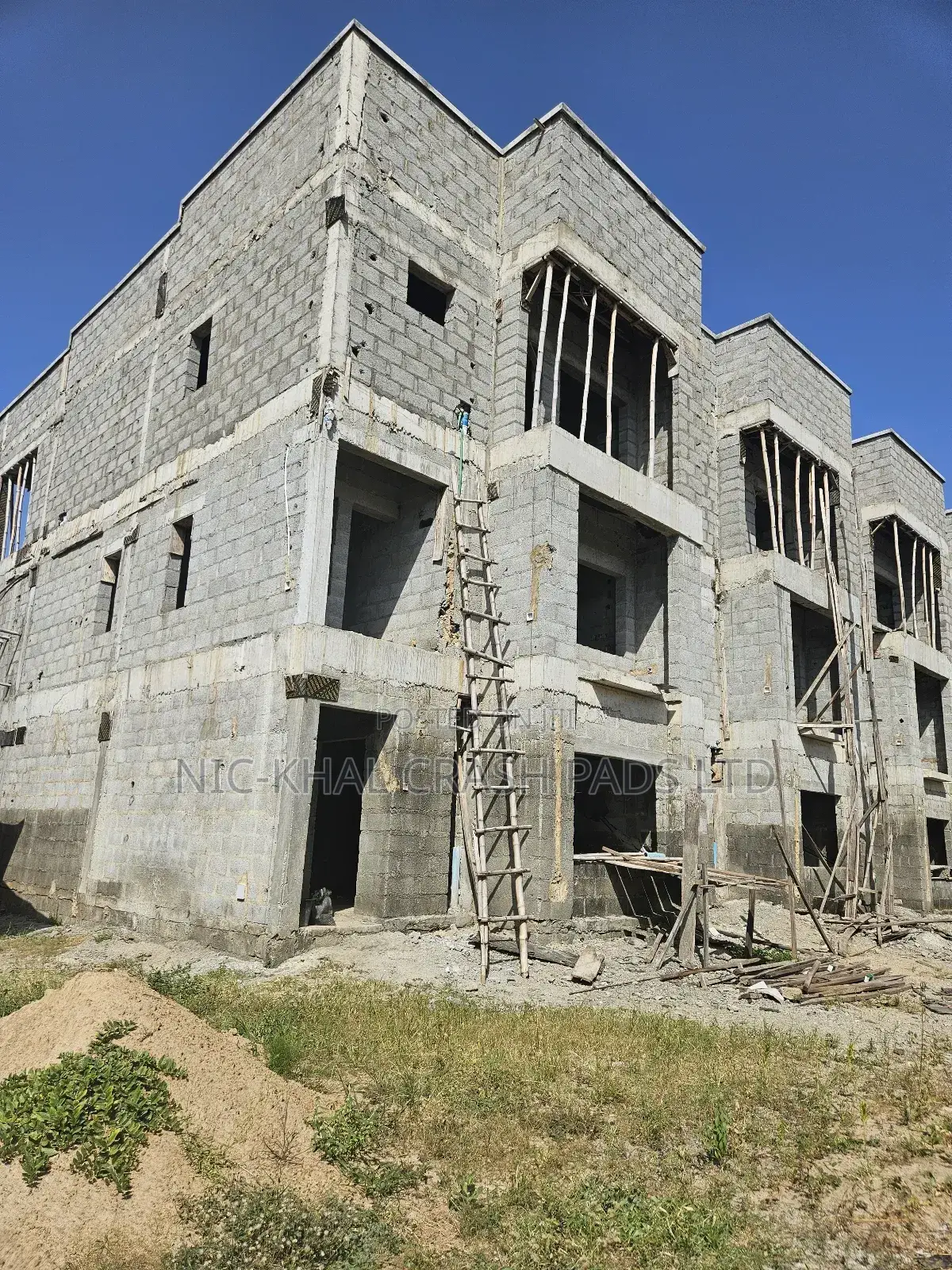 4bdrm Duplex in Apo Legislative Qtrs for sale