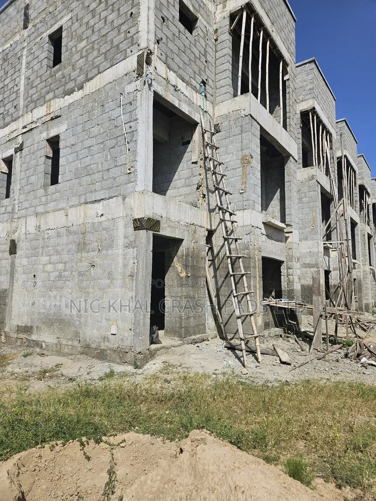 4bdrm Duplex in Apo Legislative Qtrs for sale