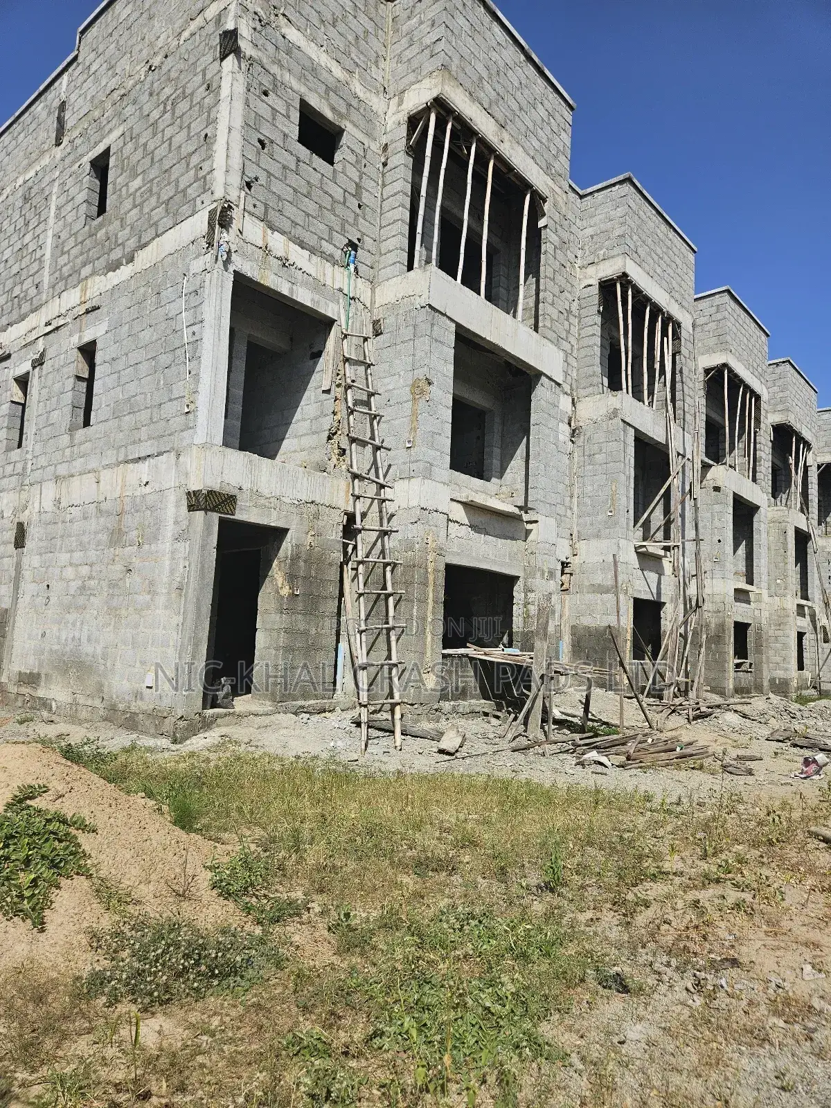 4bdrm Duplex in Apo Legislative Qtrs for sale